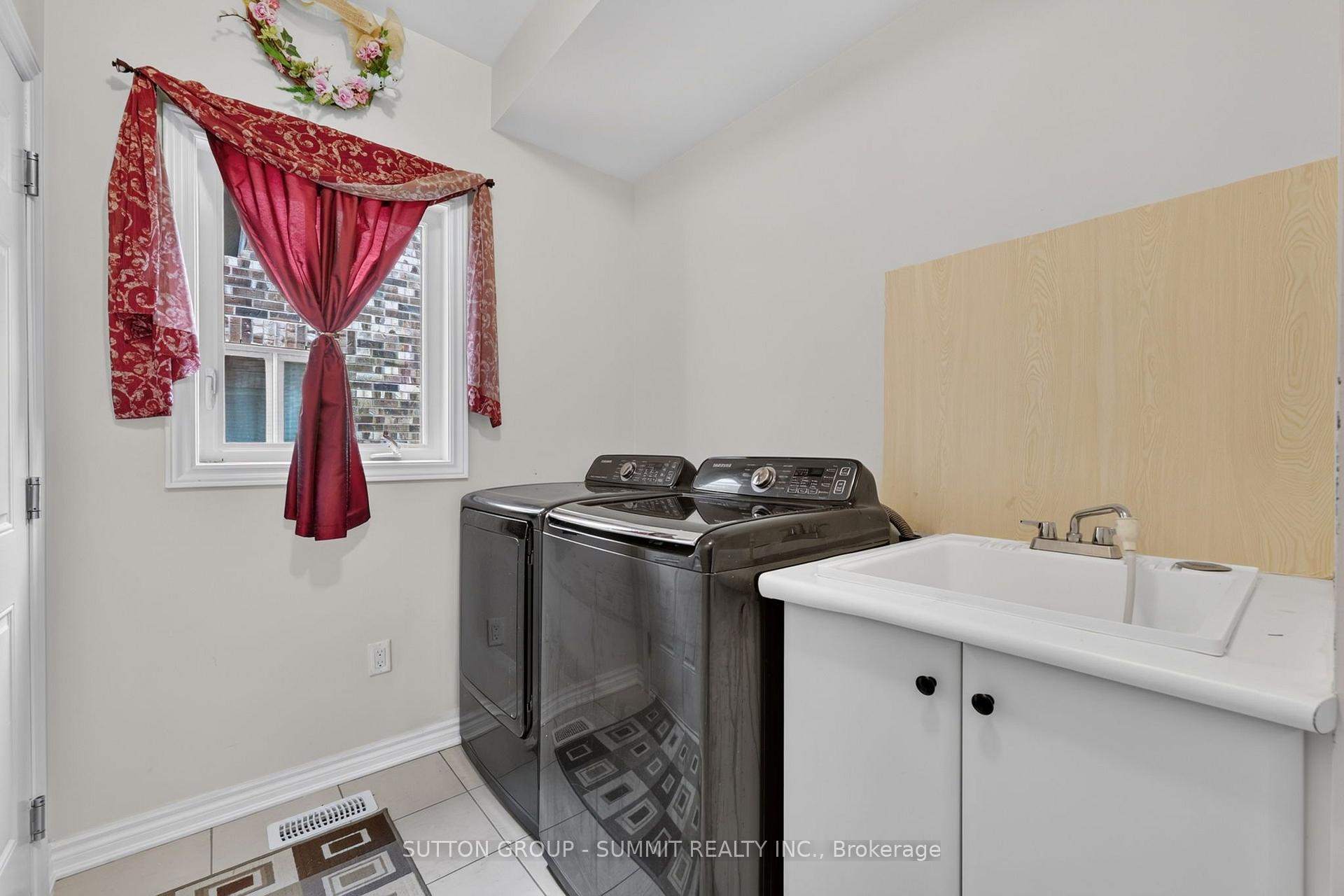 Photo 30 of 19 Jardine Street, Brock, Beaverton — HOMEH