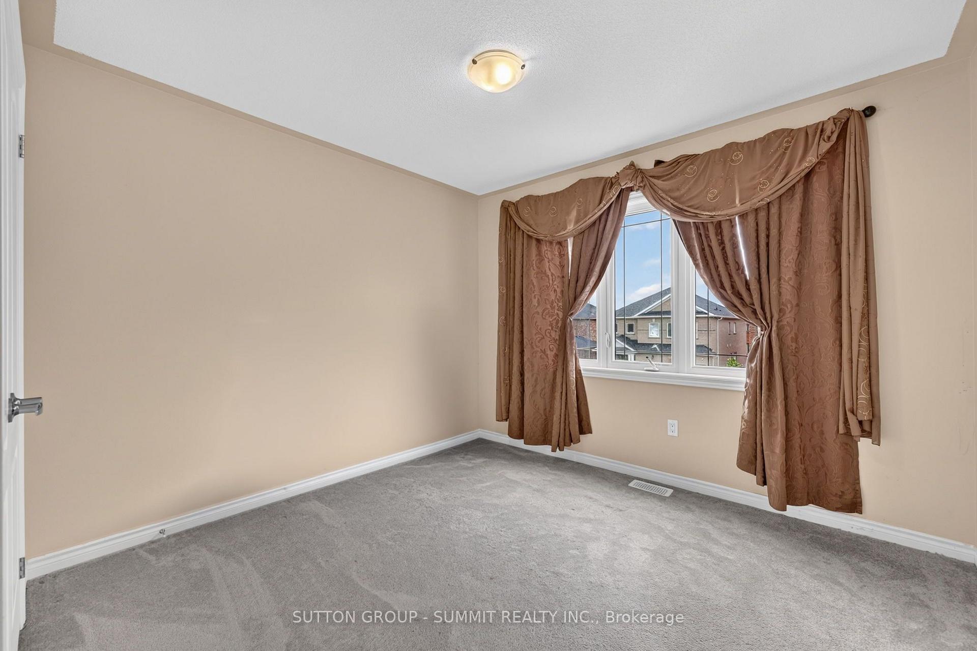 Photo 31 of 19 Jardine Street, Brock, Beaverton — HOMEH