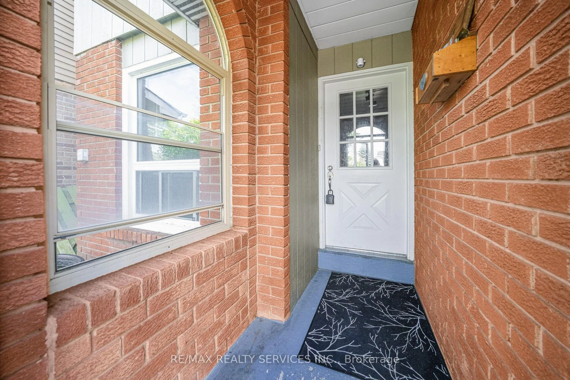 Photo 5 of 120 simmons Boulevard, Brampton, Madoc — HOMEH