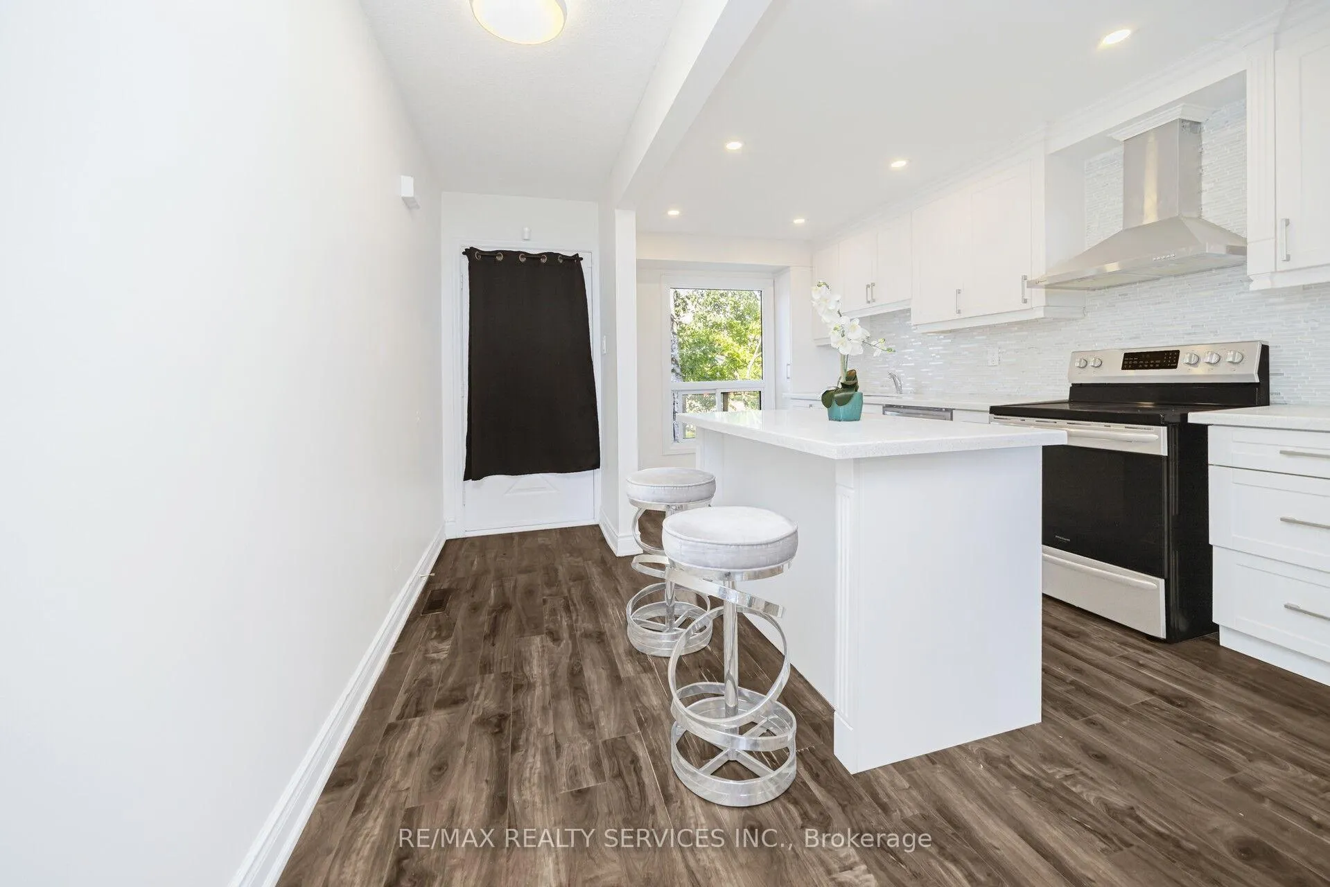 Photo 7 of 120 simmons Boulevard, Brampton, Madoc — HOMEH