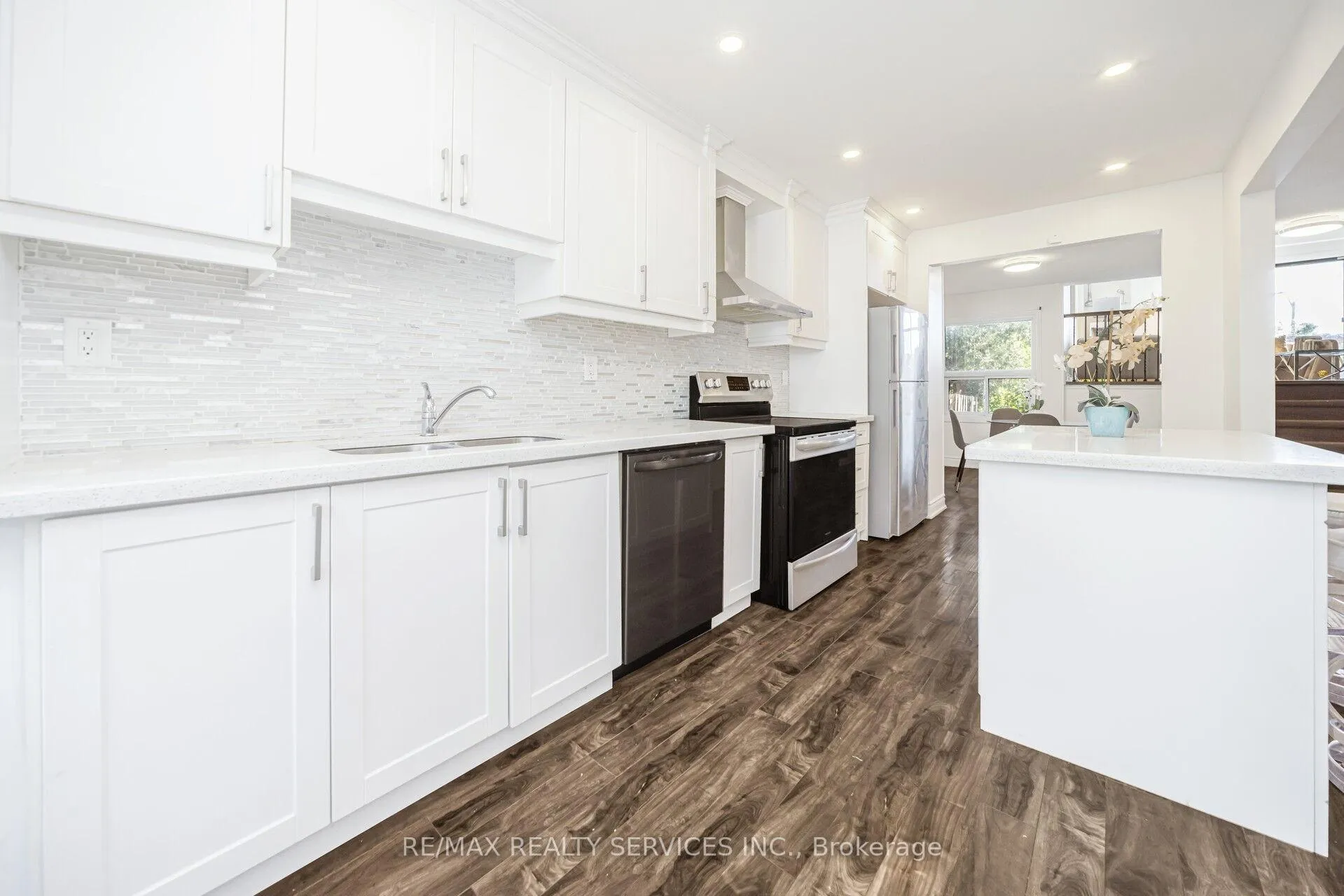 Photo 9 of 120 simmons Boulevard, Brampton, Madoc — HOMEH