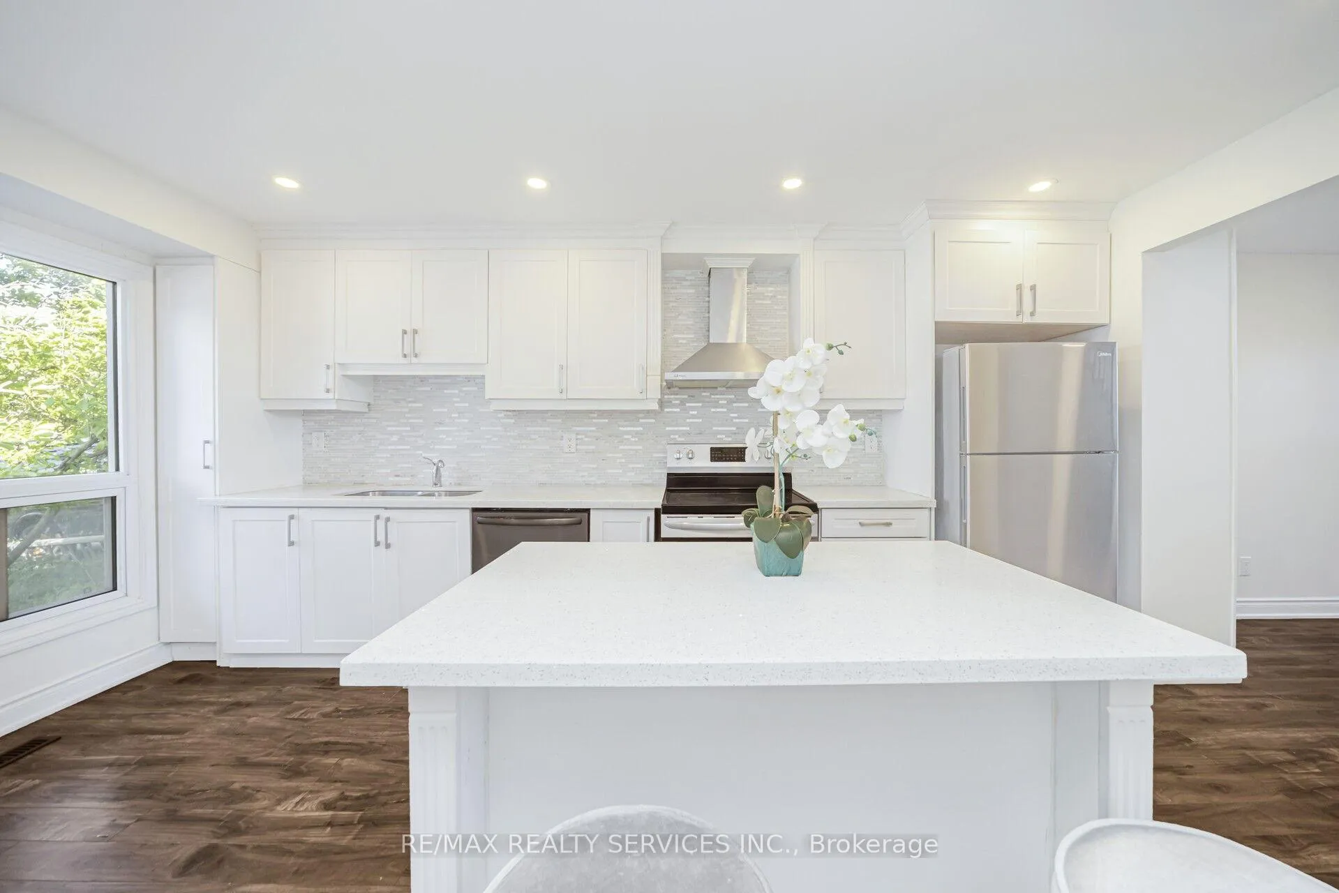 Photo 11 of 120 simmons Boulevard, Brampton, Madoc — HOMEH