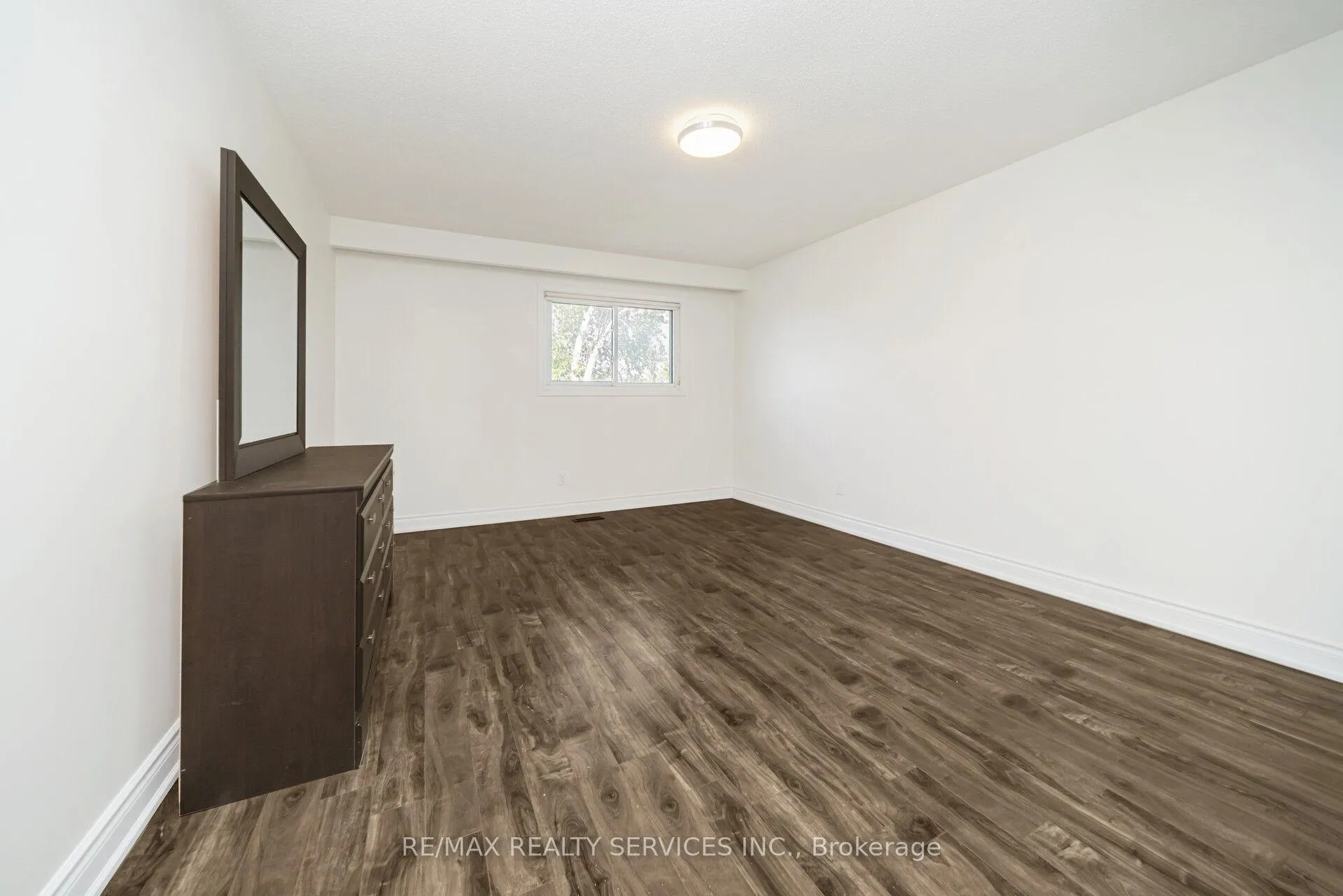 Photo 19 of 120 simmons Boulevard, Brampton, Madoc — HOMEH