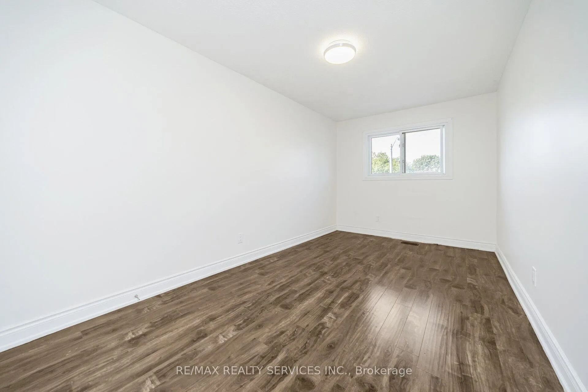 Photo 22 of 120 simmons Boulevard, Brampton, Madoc — HOMEH