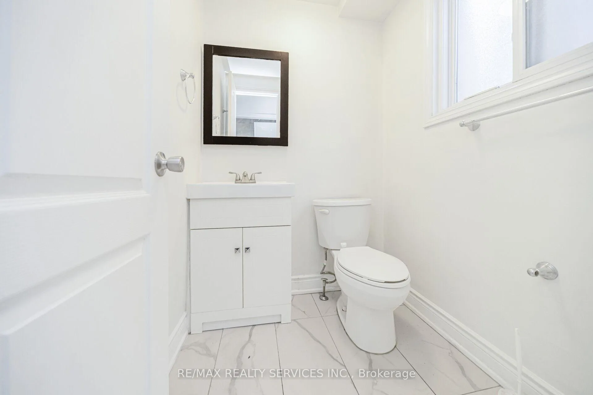 Photo 31 of 120 simmons Boulevard, Brampton, Madoc — HOMEH
