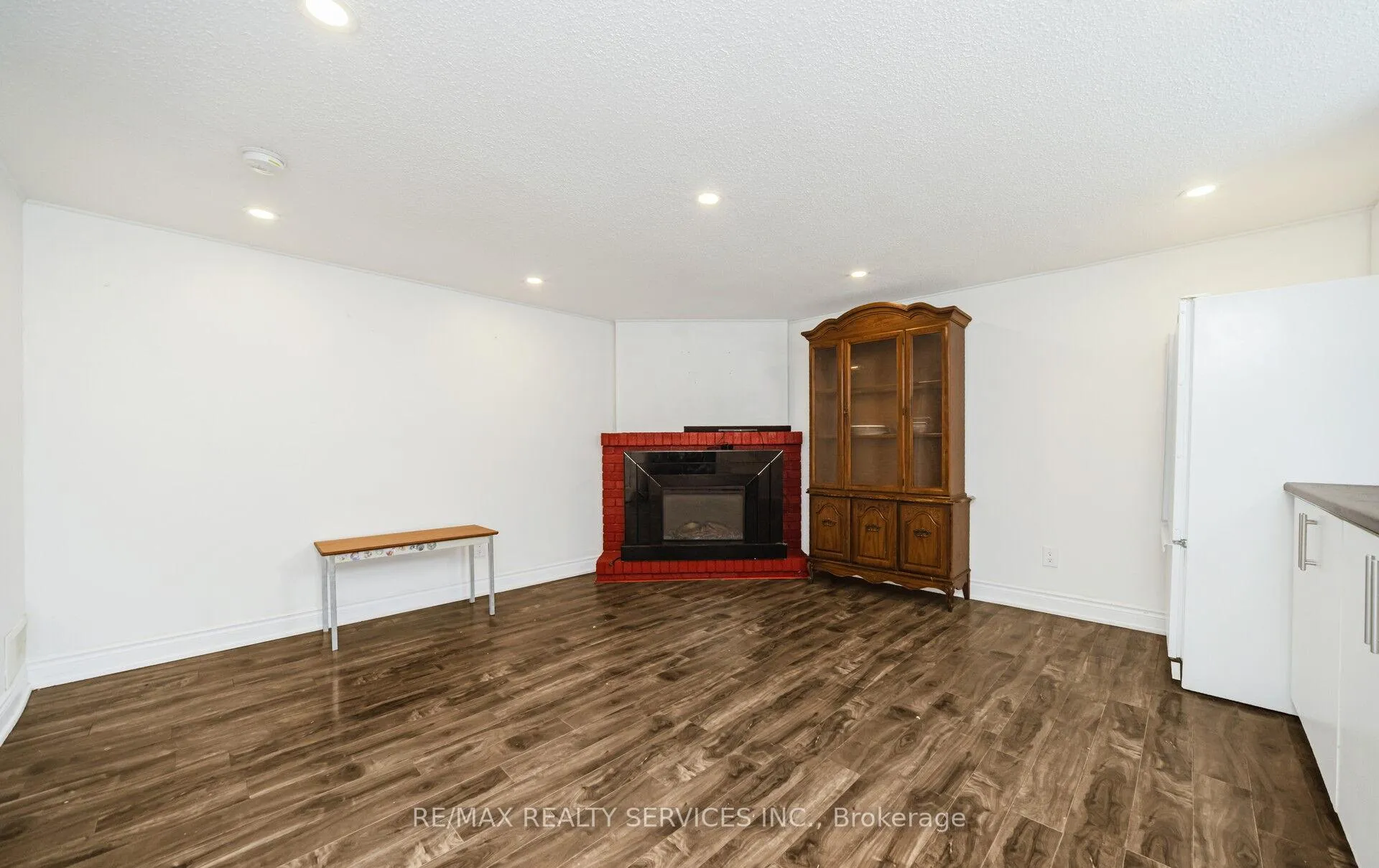 Photo 33 of 120 simmons Boulevard, Brampton, Madoc — HOMEH