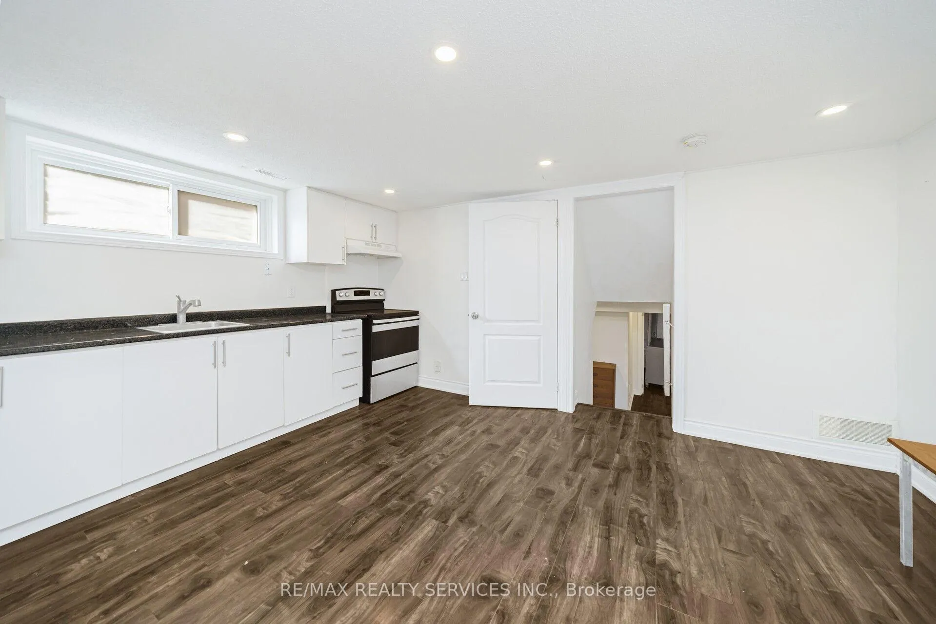 Photo 34 of 120 simmons Boulevard, Brampton, Madoc — HOMEH