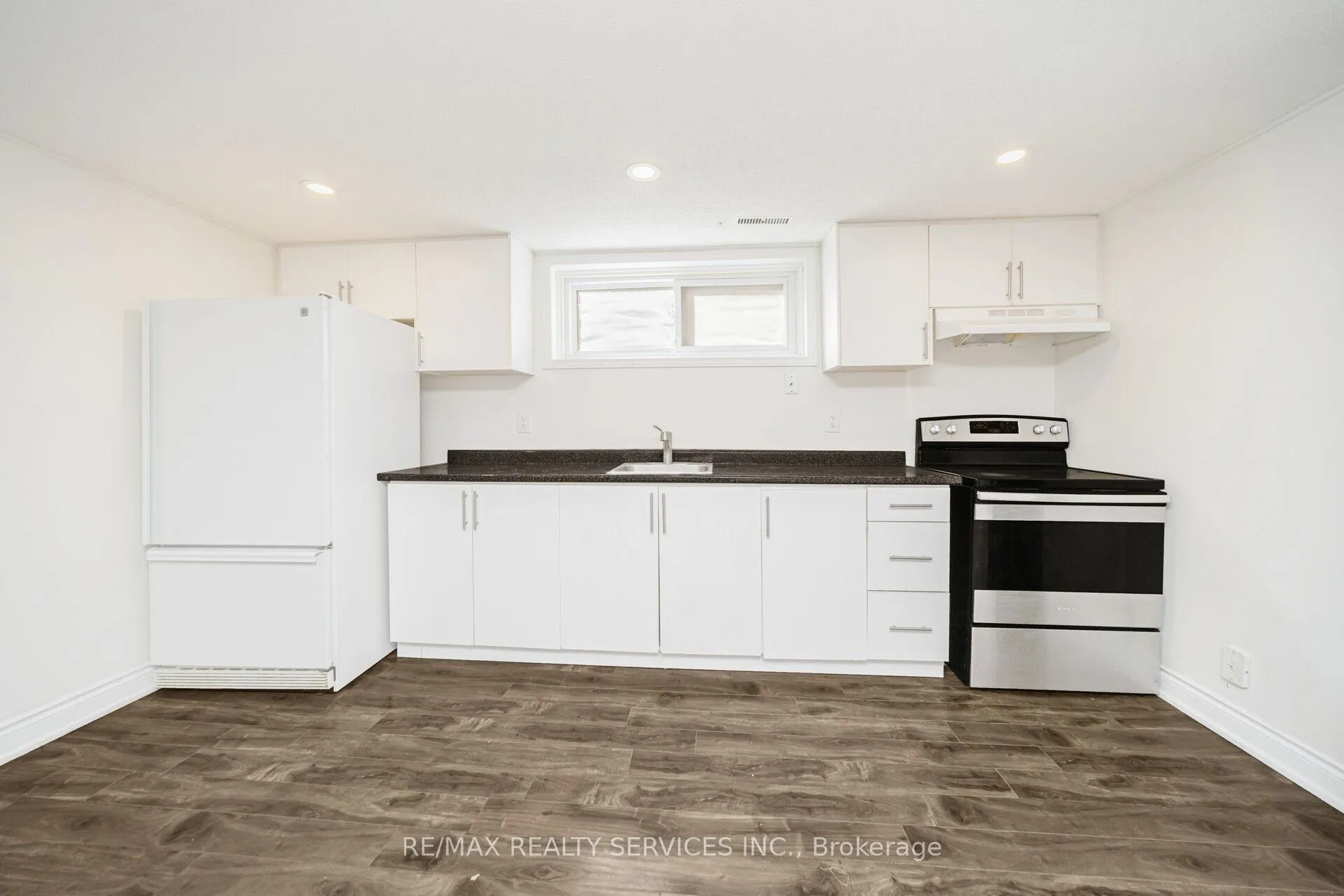 Photo 35 of 120 simmons Boulevard, Brampton, Madoc — HOMEH