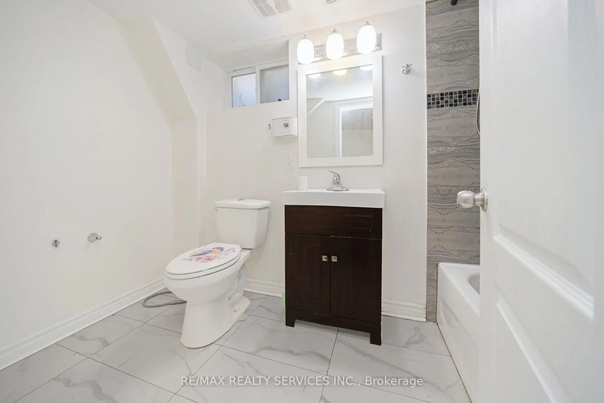 Photo 41 of 120 simmons Boulevard, Brampton, Madoc — HOMEH