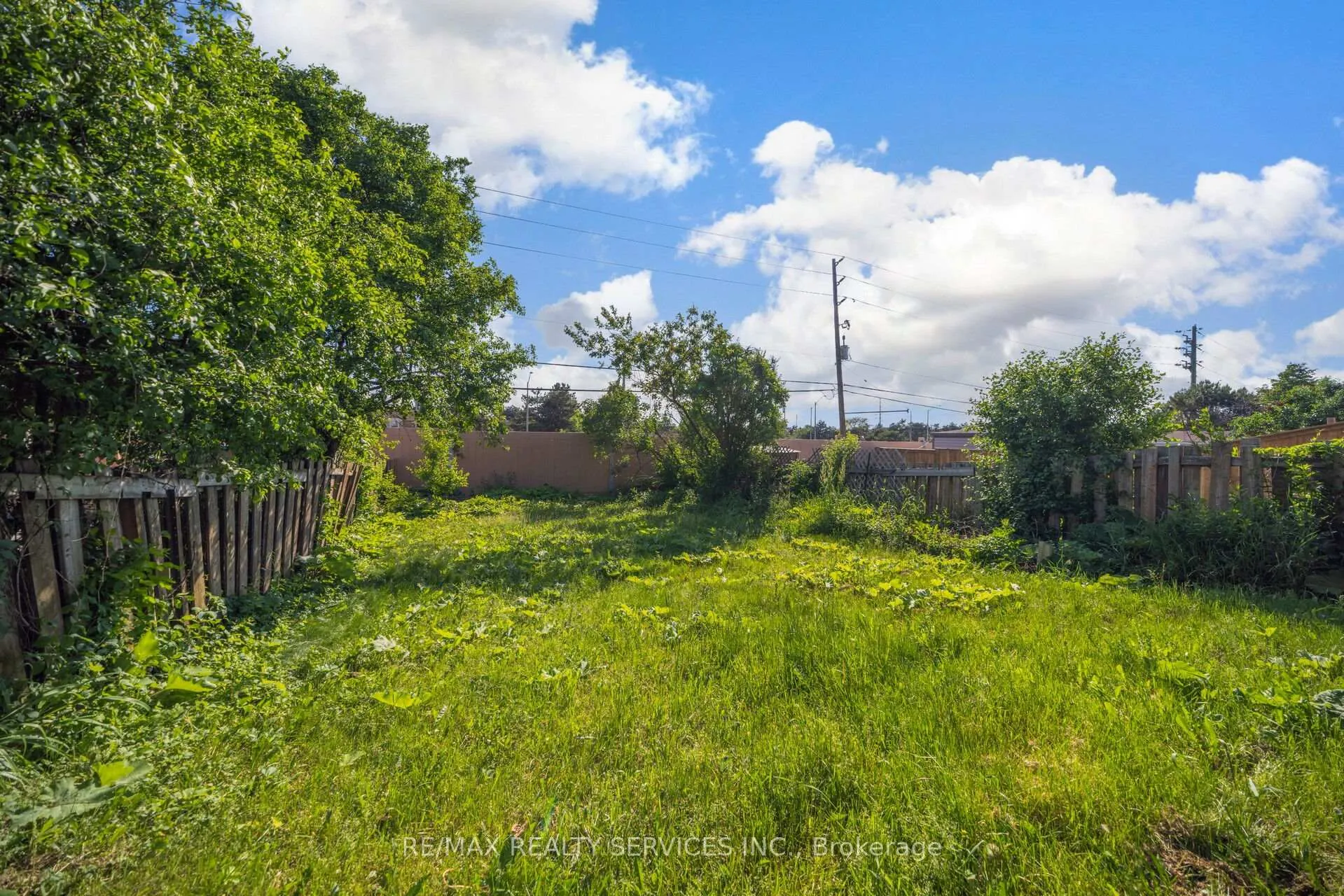 Photo 42 of 120 simmons Boulevard, Brampton, Madoc — HOMEH