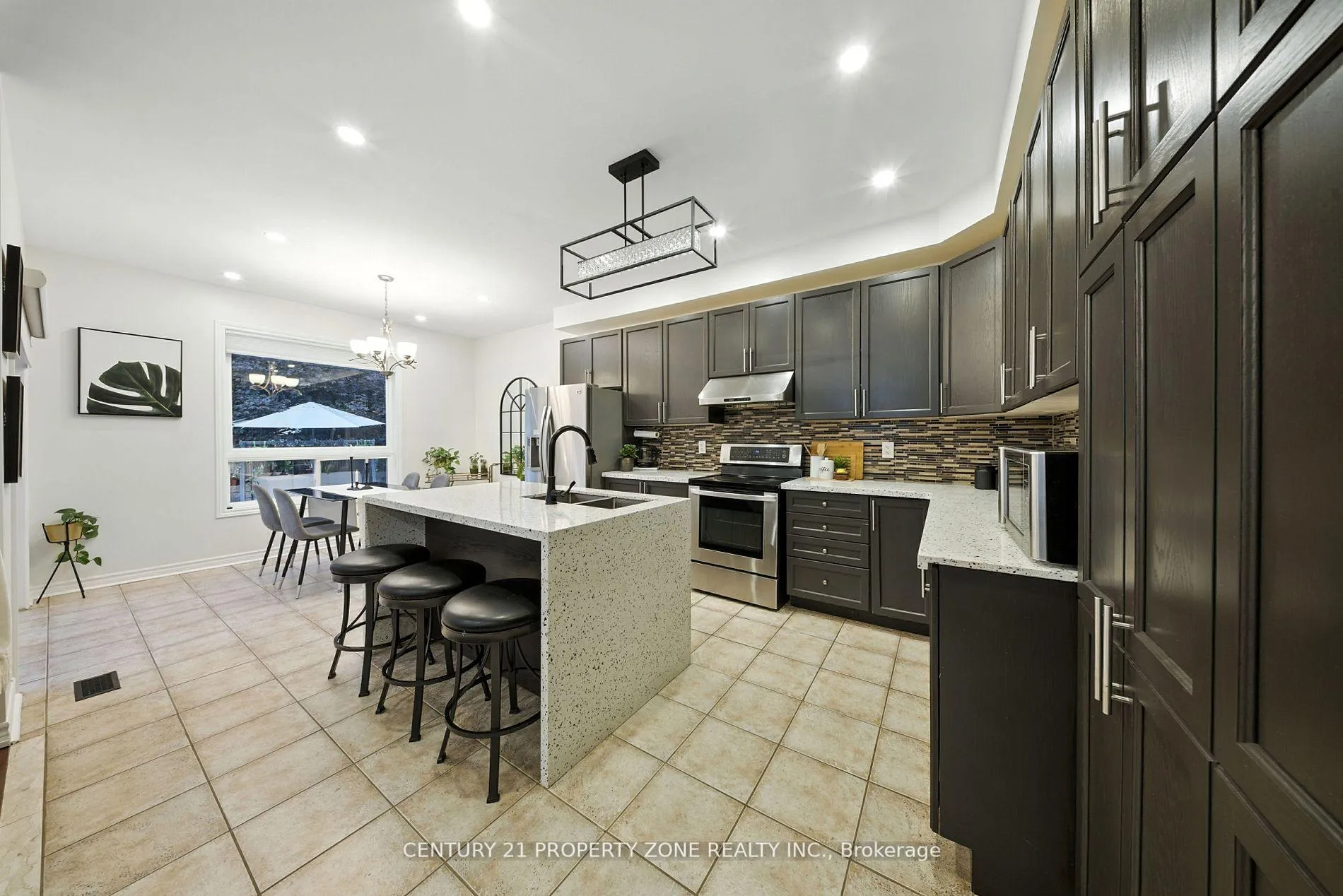 Photo 4 of 652 Tully Crescent, Peterborough, Monaghan Ward 2 — HOMEH