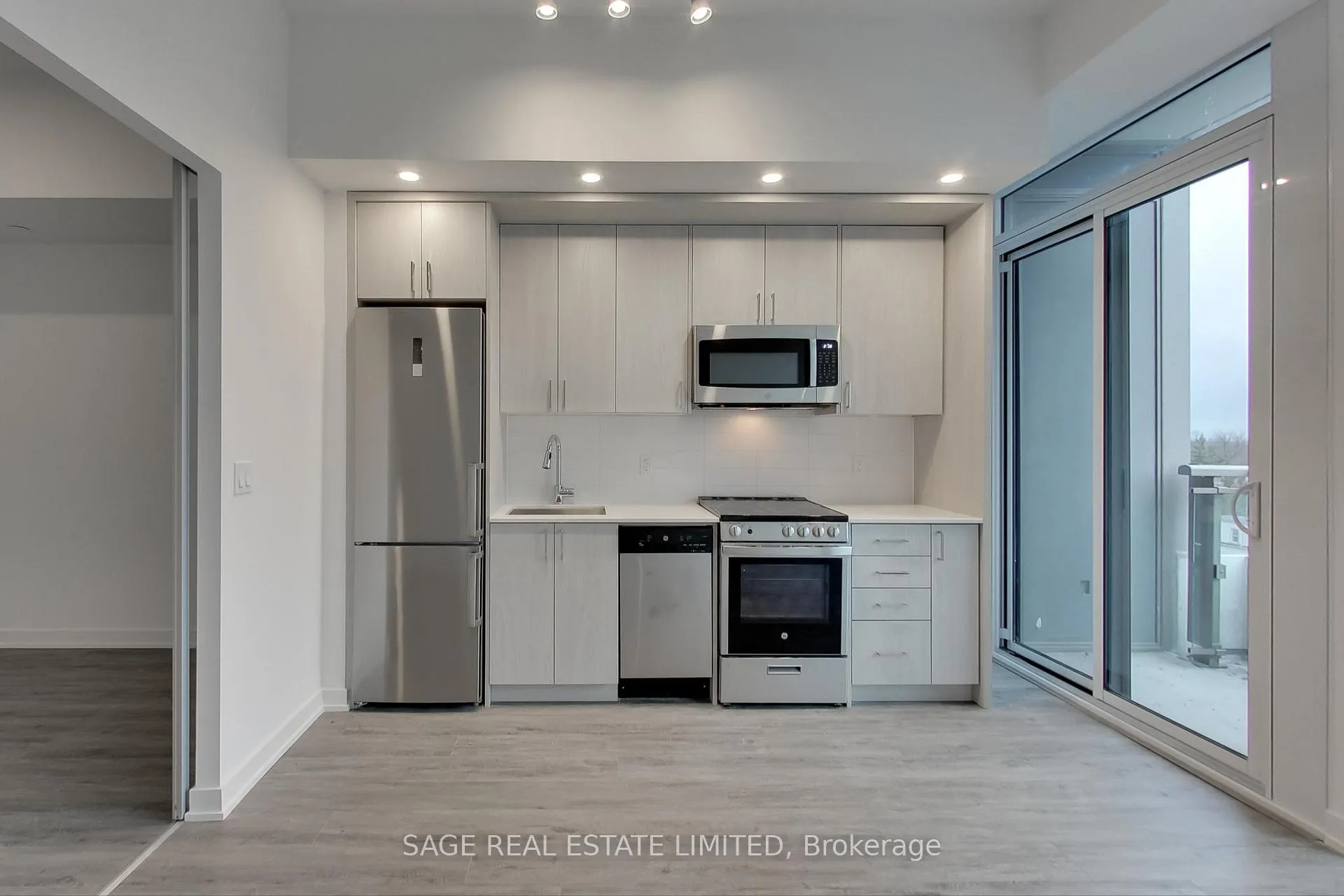 Photo 3 of Unit 705, 1 Cardiff Road, Toronto, Mount Pleasant East — HOMEH