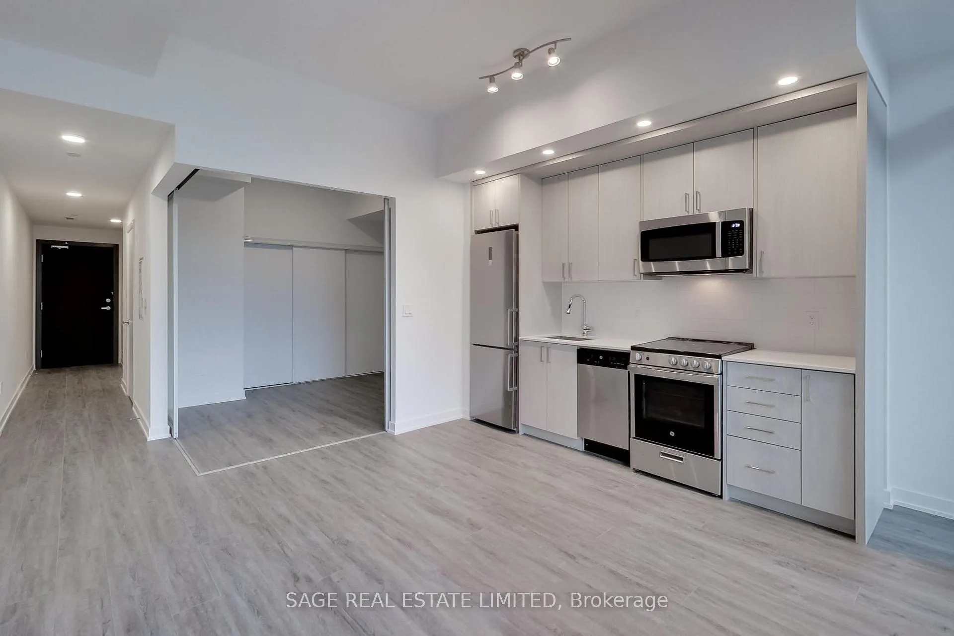 Photo 4 of Unit 705, 1 Cardiff Road, Toronto, Mount Pleasant East — HOMEH