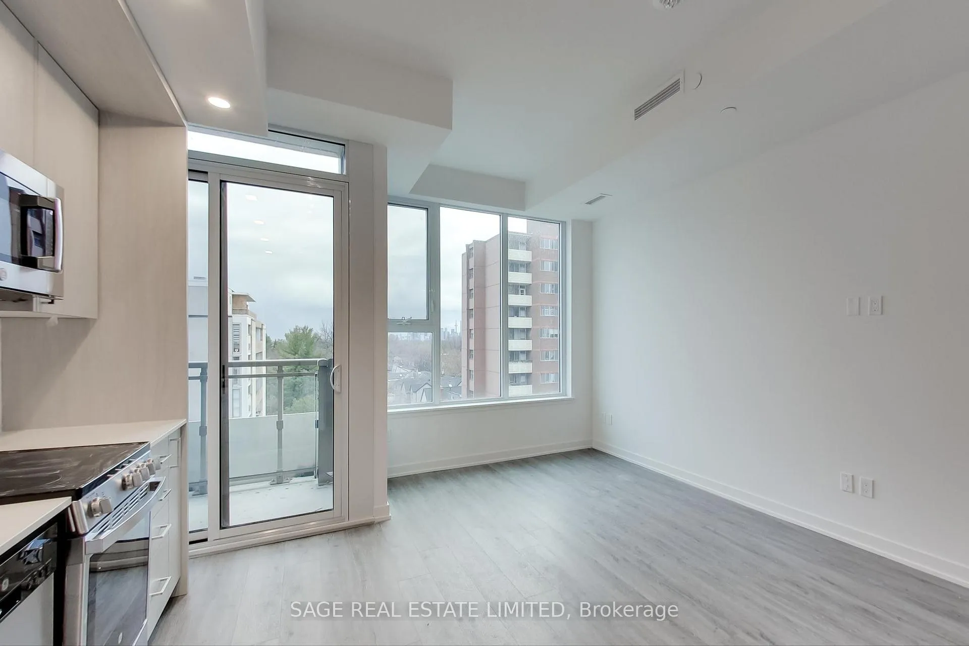 Photo 5 of Unit 705, 1 Cardiff Road, Toronto, Mount Pleasant East — HOMEH
