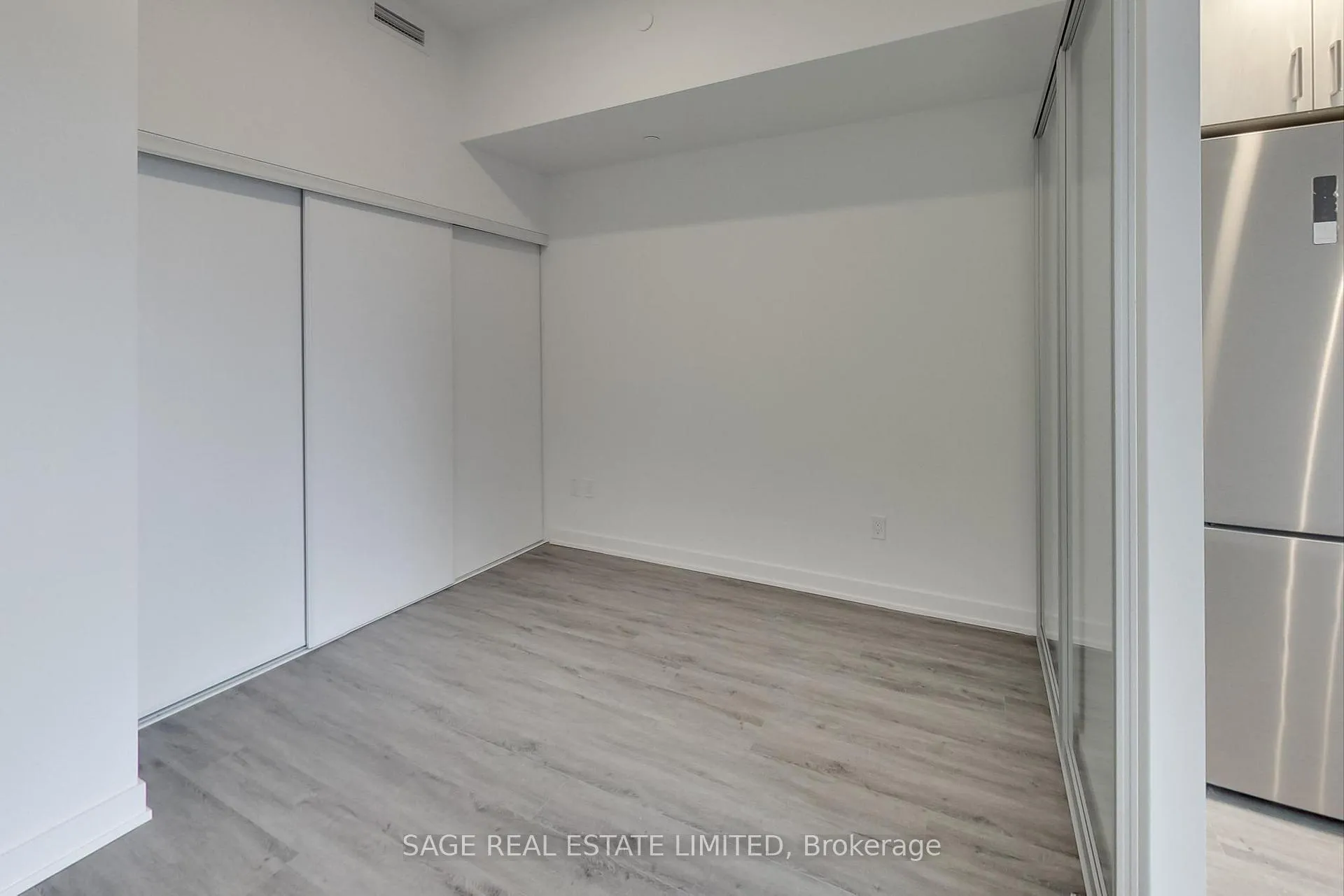 Photo 6 of Unit 705, 1 Cardiff Road, Toronto, Mount Pleasant East — HOMEH