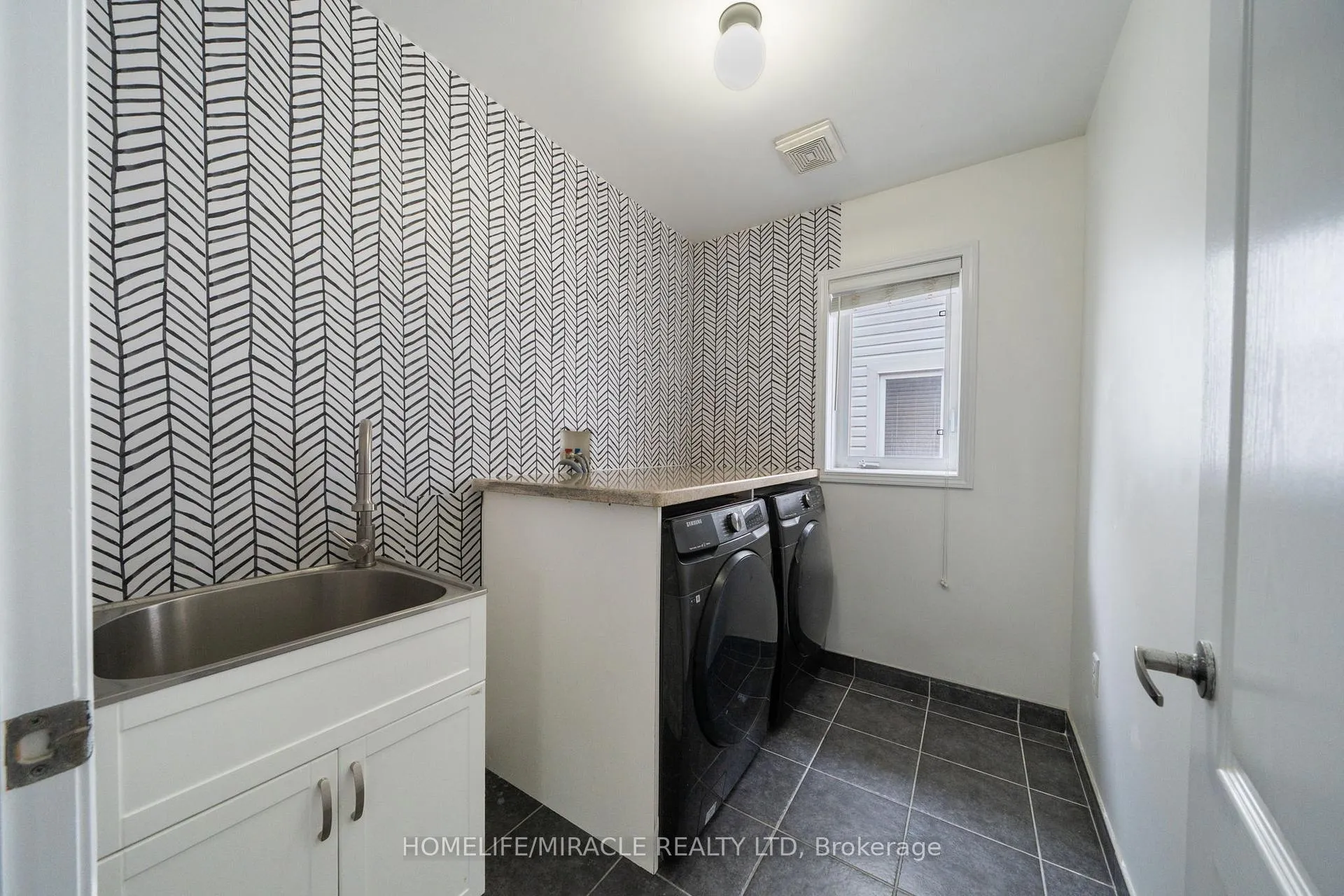 Photo 30 of Unit Upper, 151 Baldwin Drive, Cambridge, Silver Heights — HOMEH