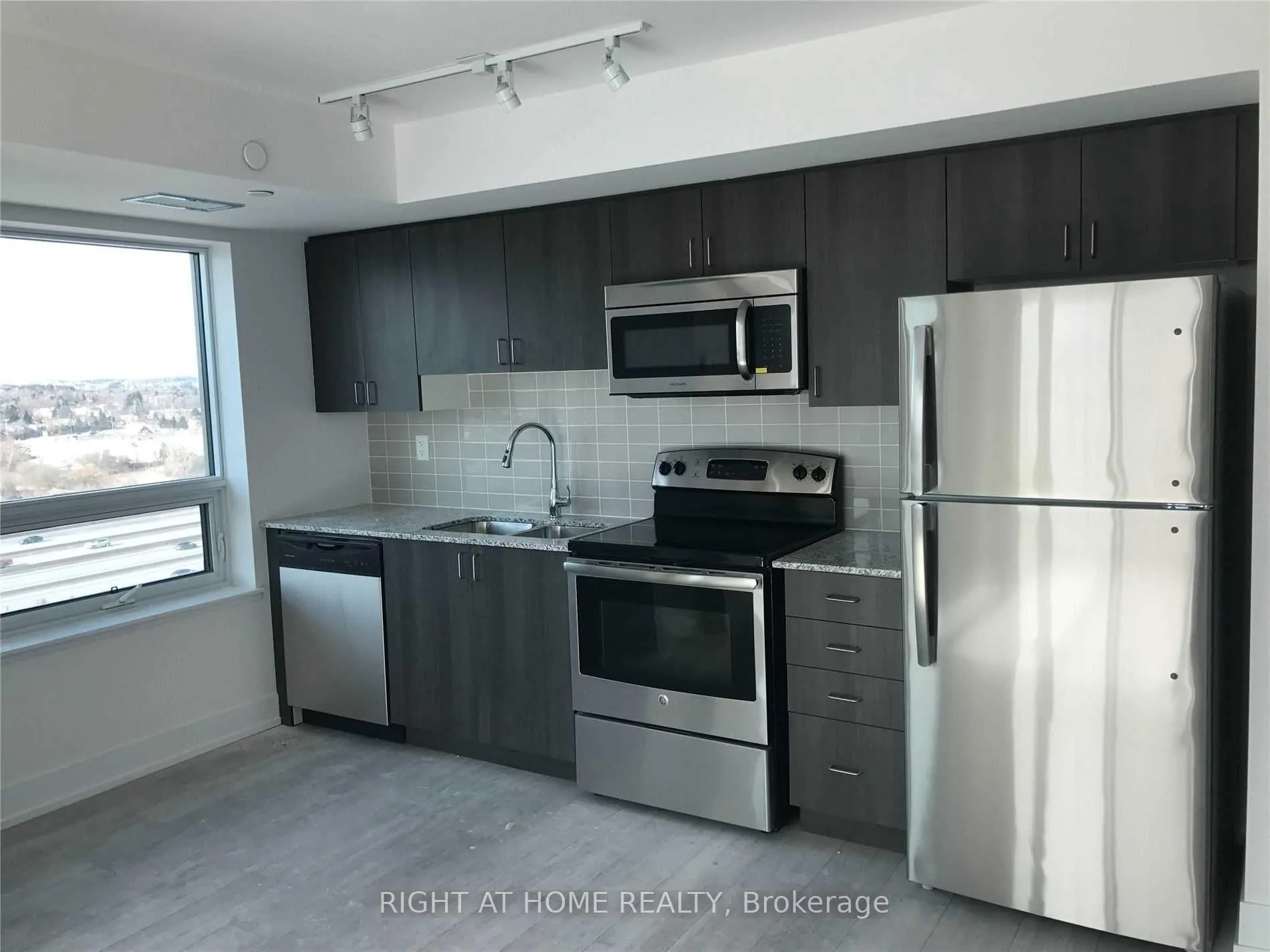Photo 20 of Unit 1009, 1215 Bayly Street, Pickering, Bay Ridges — HOMEH