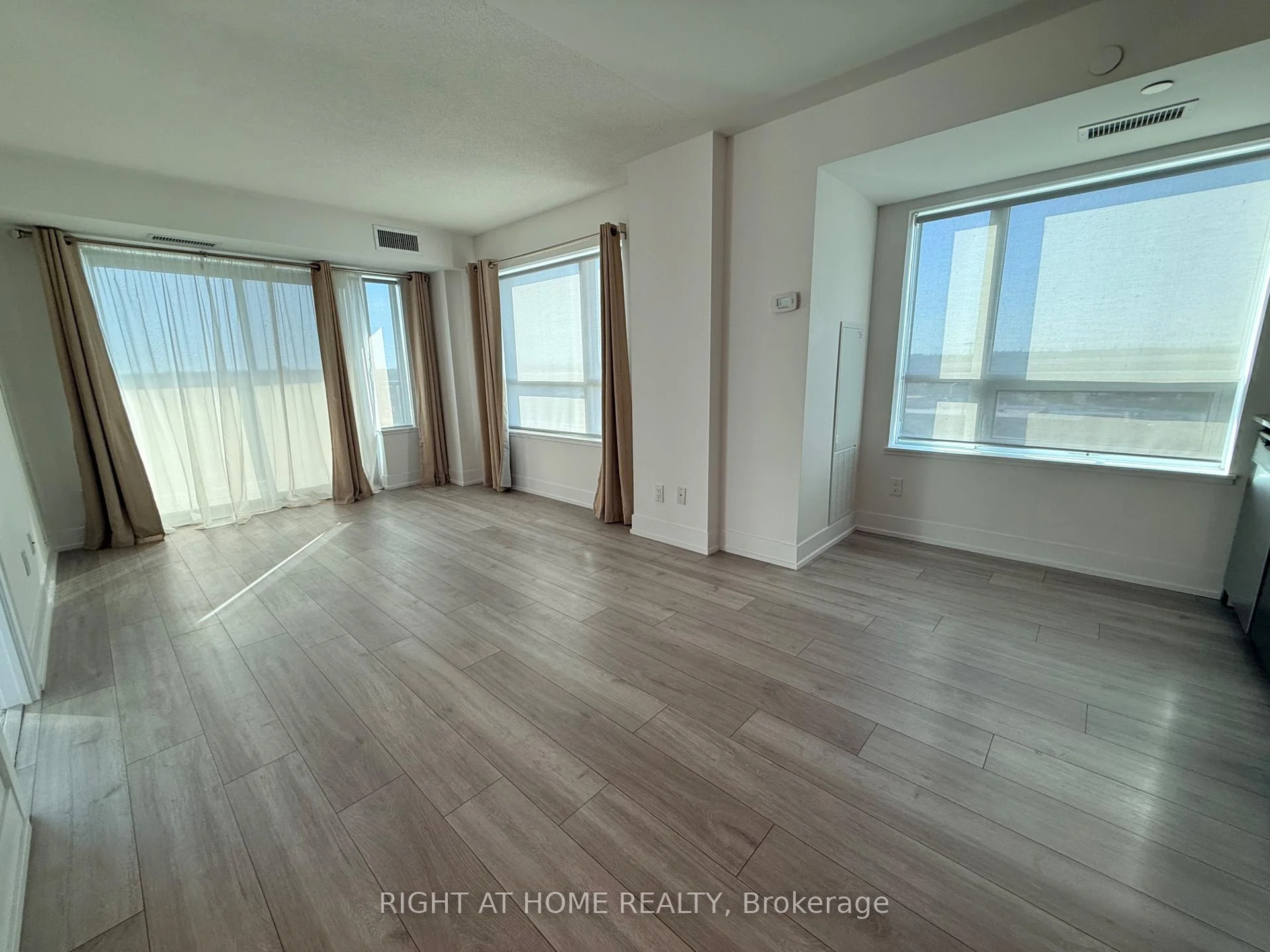 Photo 3 of Unit 1009, 1215 Bayly Street, Pickering, Bay Ridges — HOMEH
