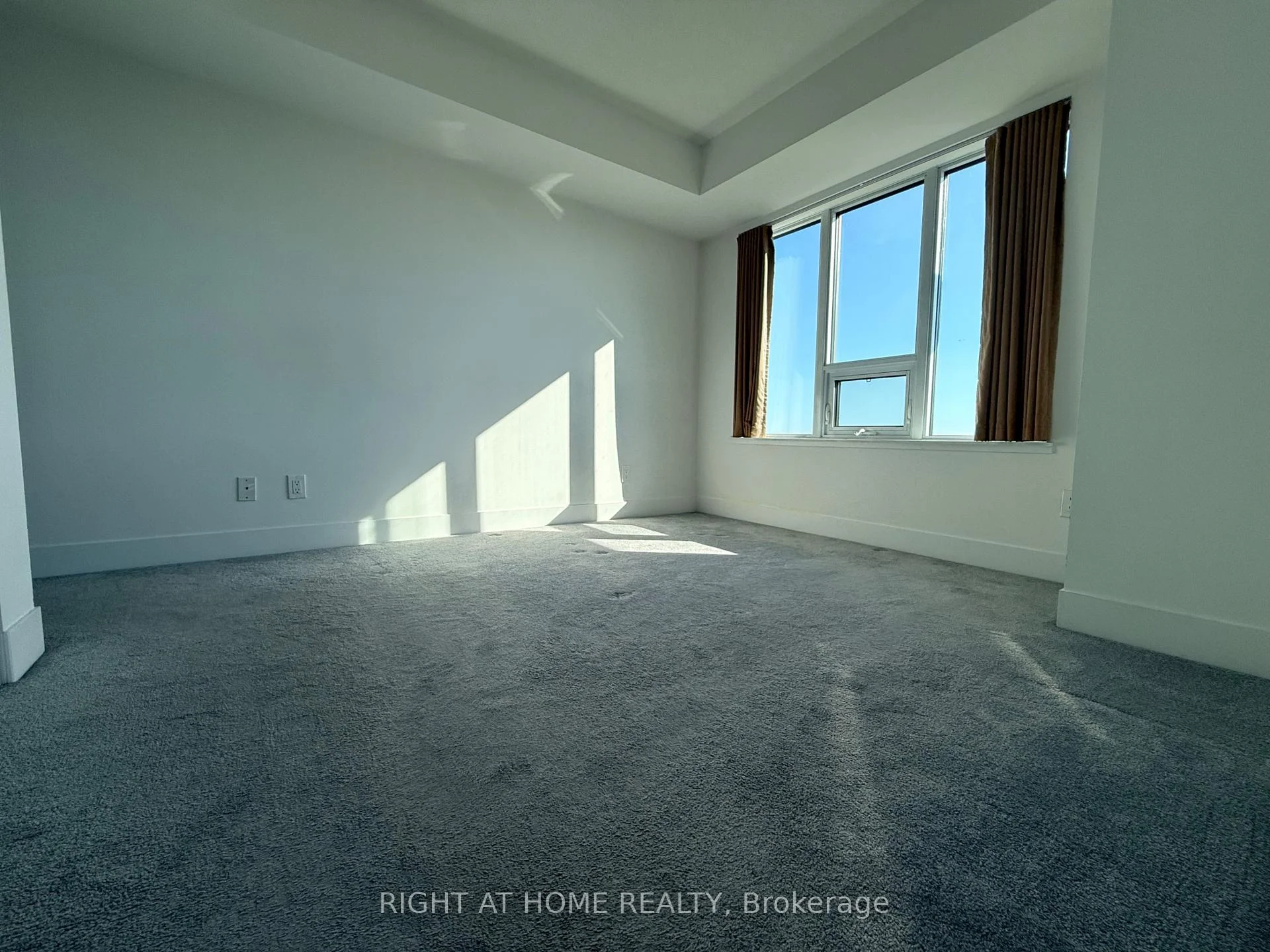 Photo 6 of Unit 1009, 1215 Bayly Street, Pickering, Bay Ridges — HOMEH
