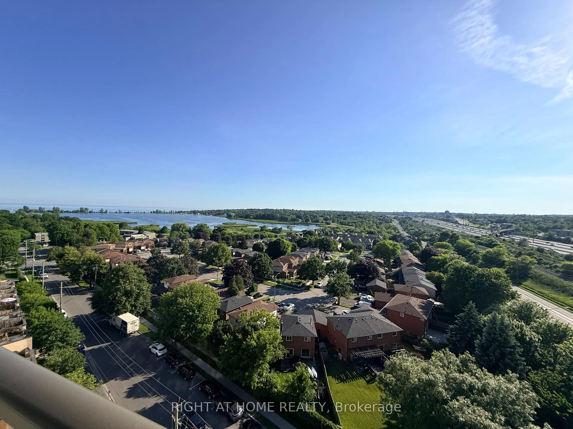 Photo 11 of Unit 1009, 1215 Bayly Street, Pickering, Bay Ridges — HOMEH