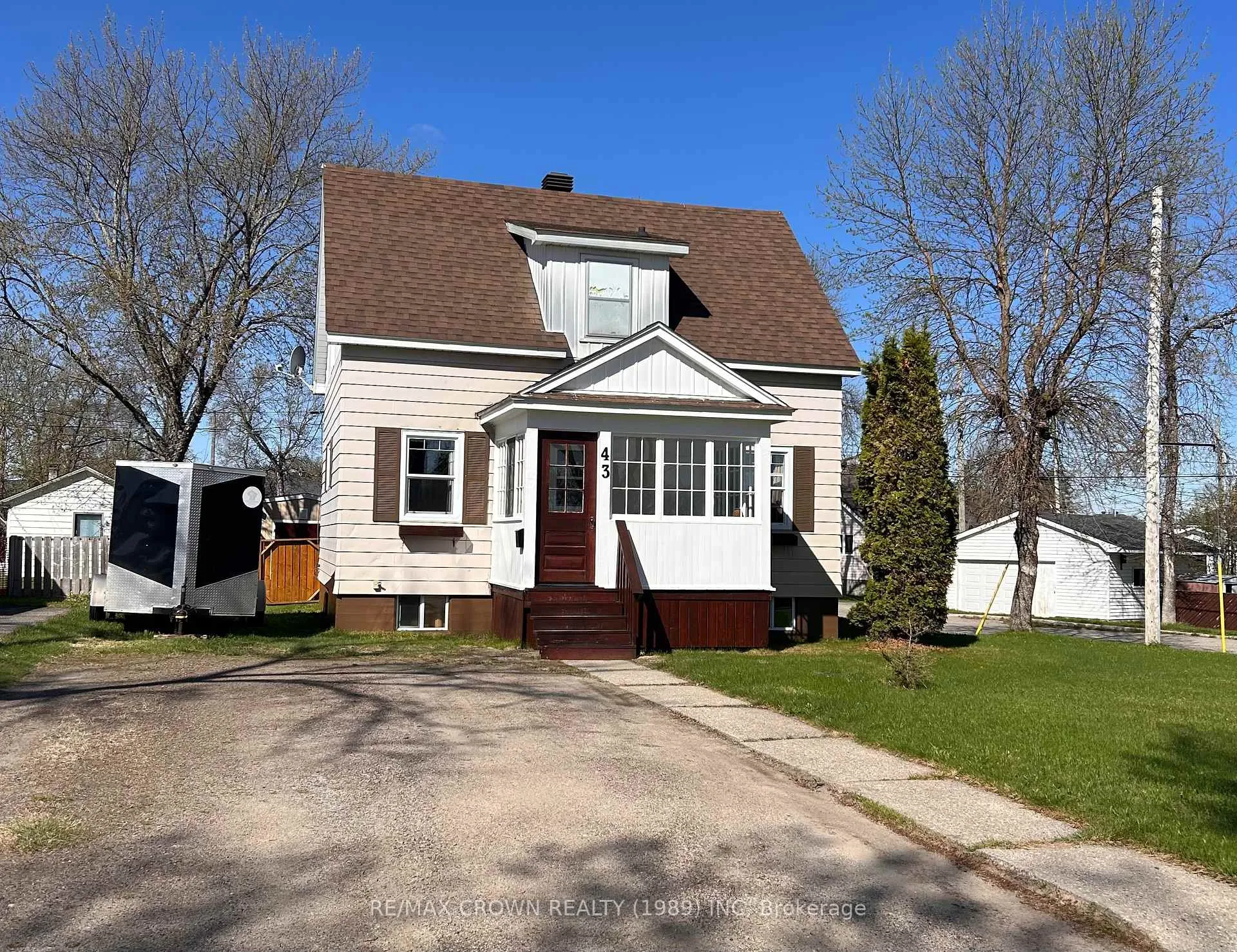 Photo 2 of 43 Bowman Avenue, Kapuskasing — HOMEH