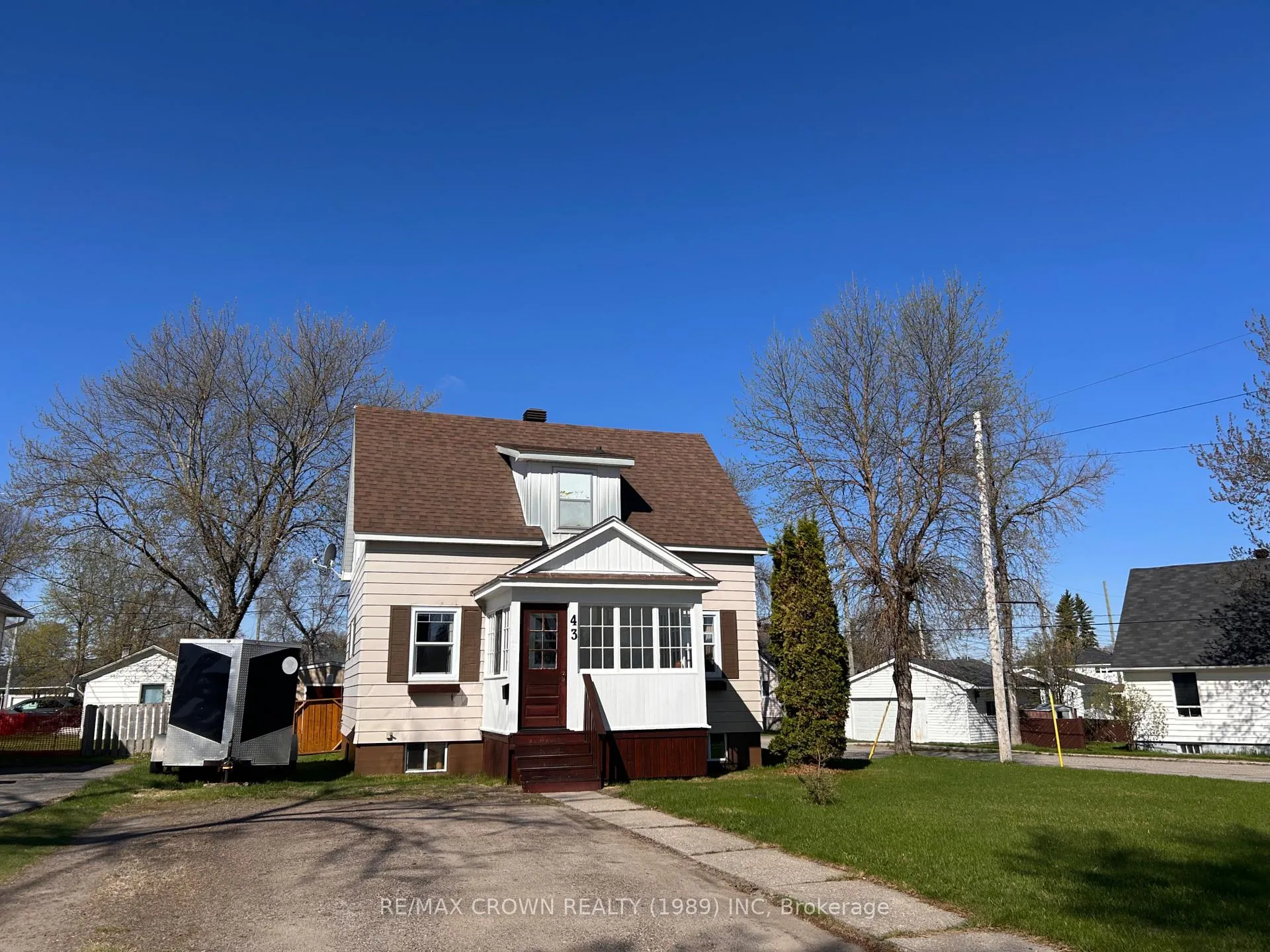 Photo 3 of 43 Bowman Avenue, Kapuskasing — HOMEH