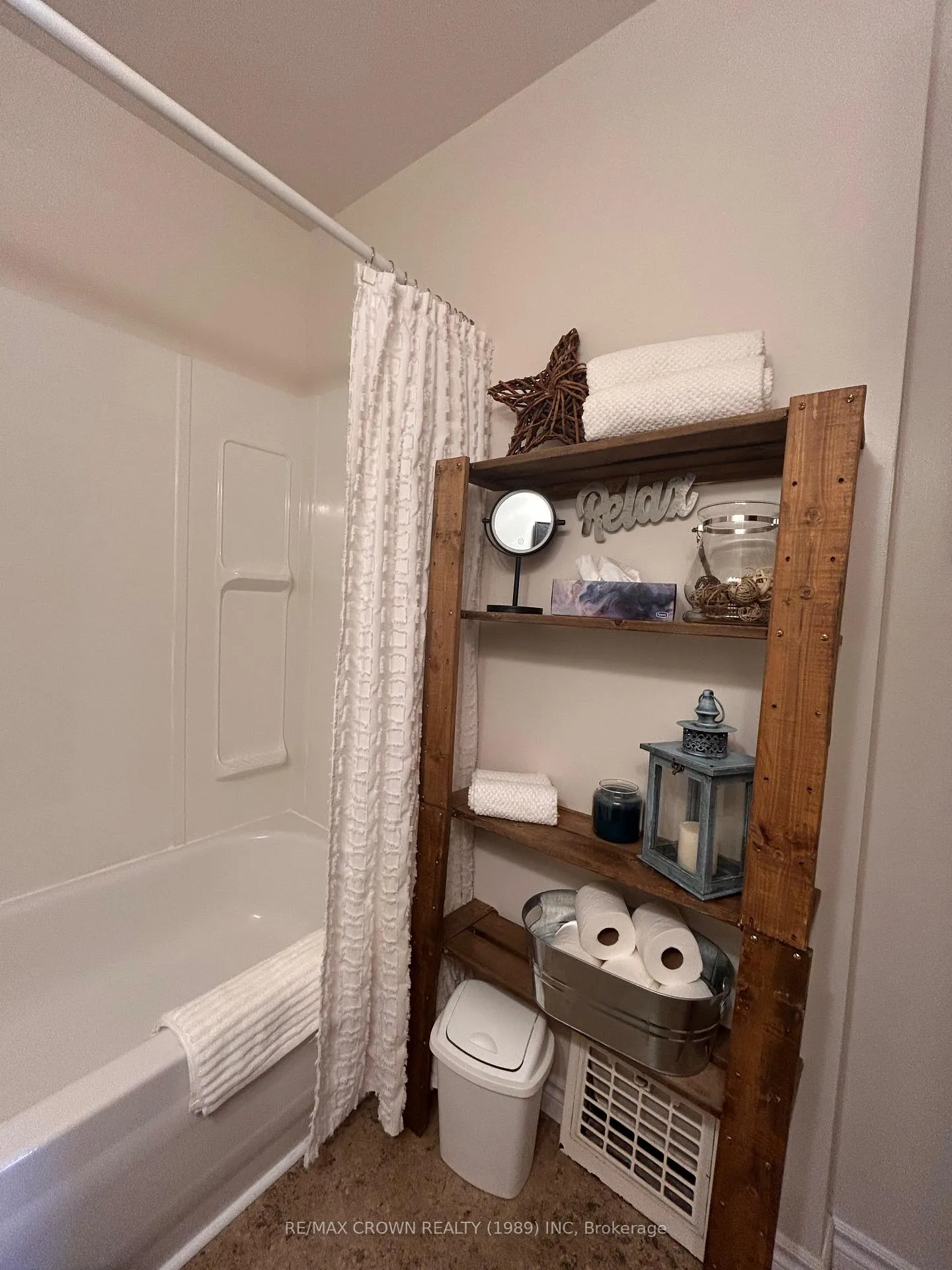 Photo 35 of 43 Bowman Avenue, Kapuskasing — HOMEH