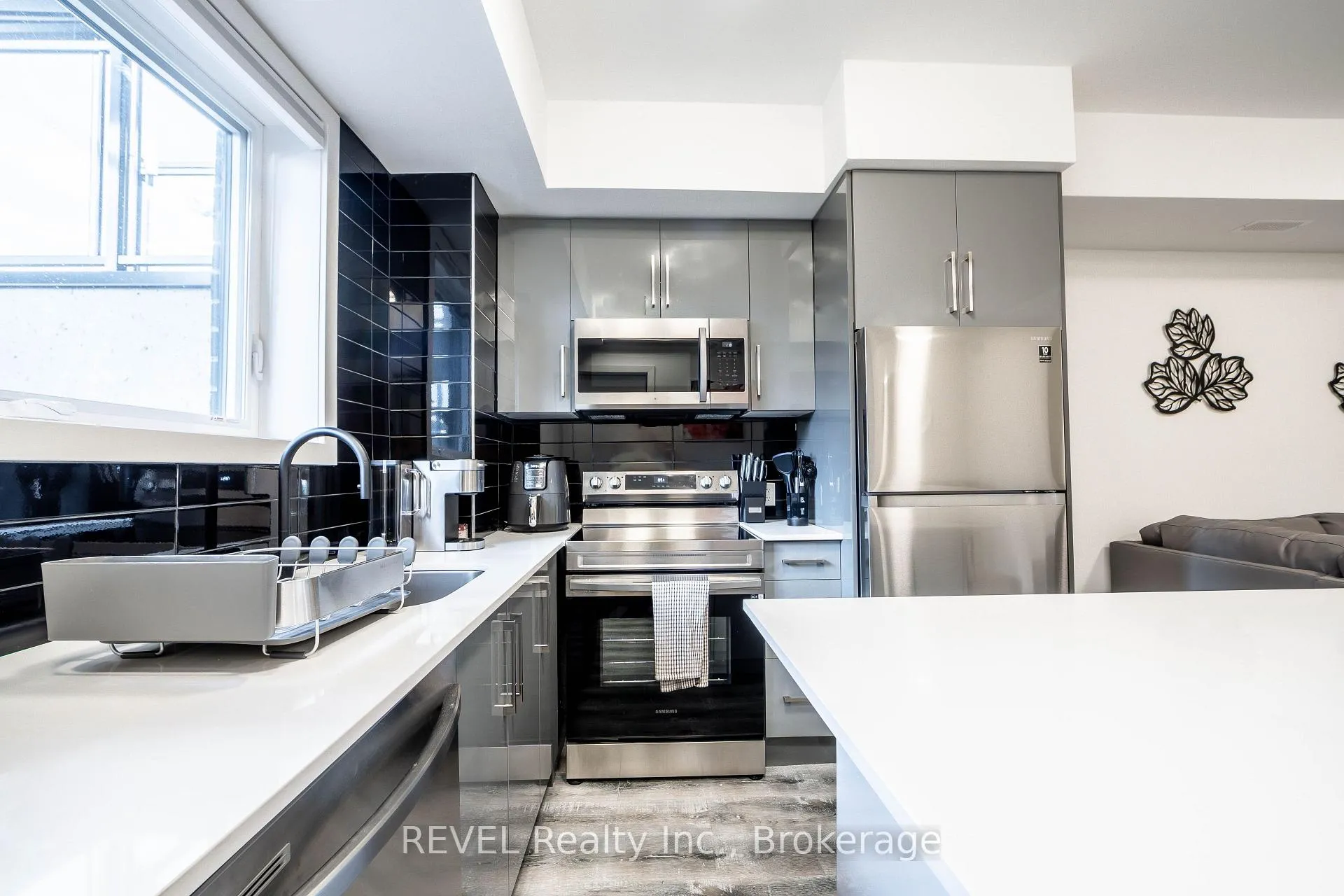 Photo 4 of Unit 114, 6065 Mcleod Road, Niagara Falls, Arad/Fallsview — HOMEH