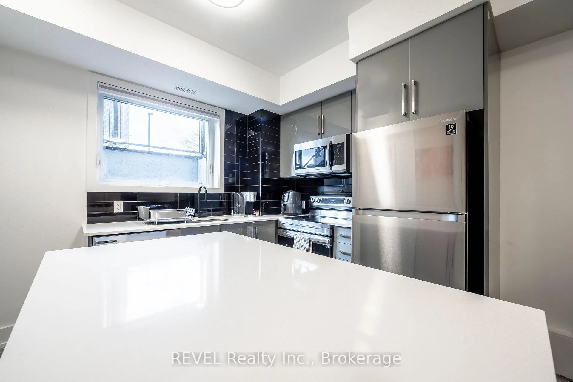 Photo 5 of Unit 114, 6065 Mcleod Road, Niagara Falls, Arad/Fallsview — HOMEH