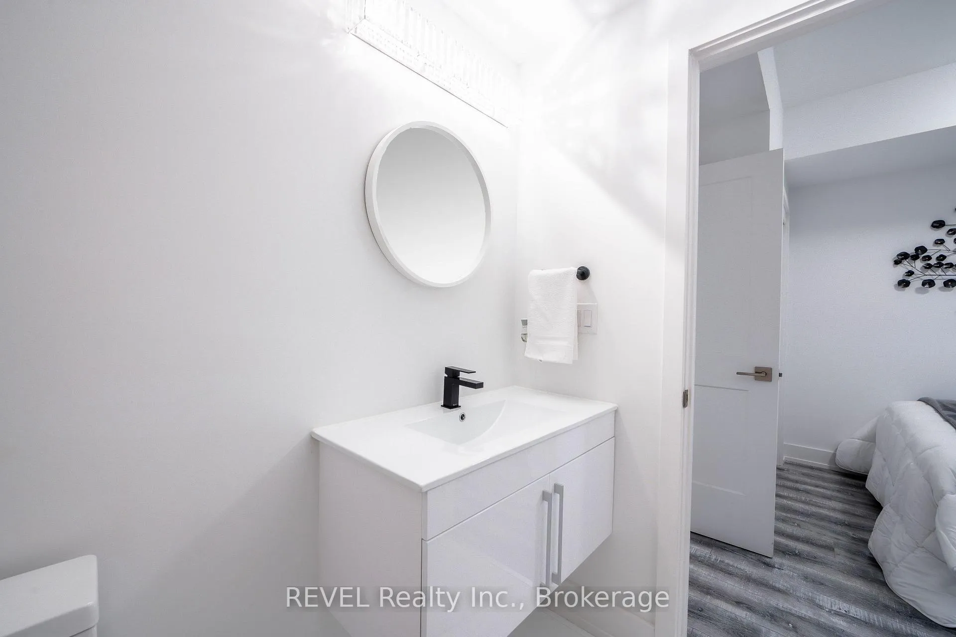Photo 9 of Unit 114, 6065 Mcleod Road, Niagara Falls, Arad/Fallsview — HOMEH