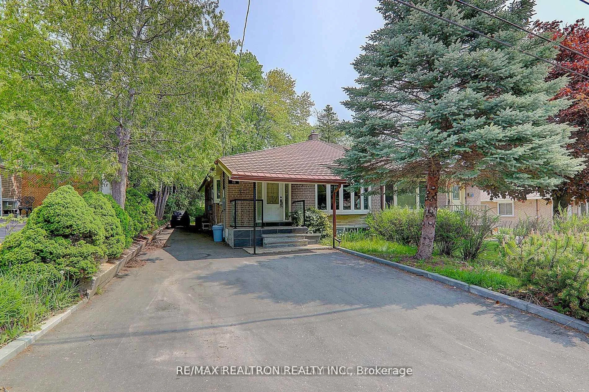 Photo 1 of 15 Haida Drive, Aurora, Aurora Heights — HOMEH