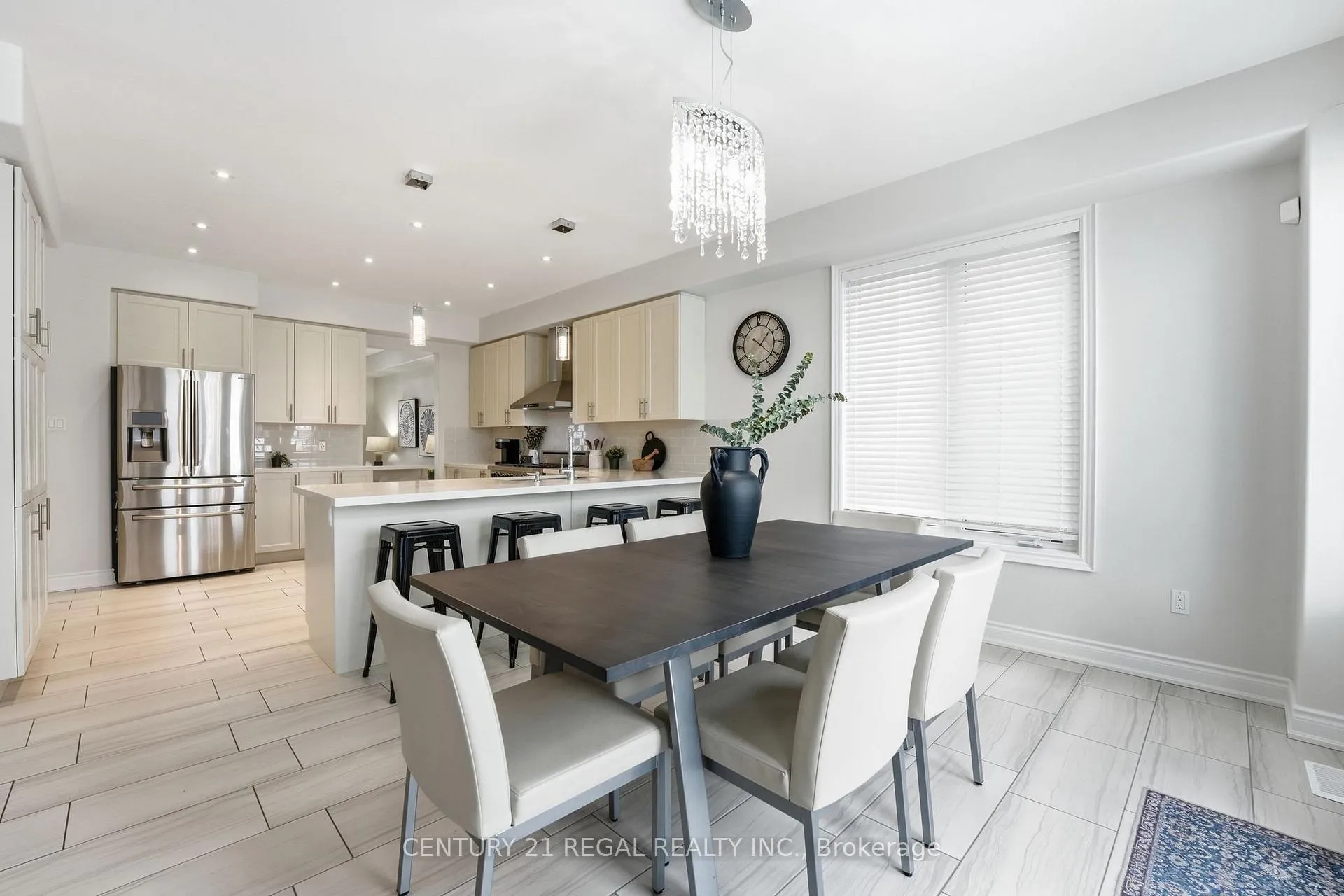 Photo 4 of 28 Tim Jacobs Drive, Georgina, Keswick South — HOMEH