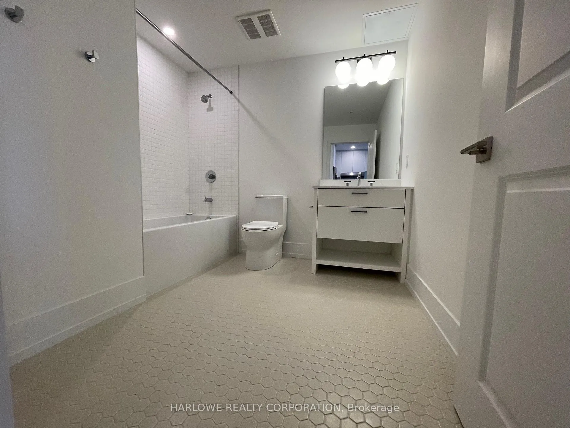 Photo 7 of Unit 908, 206 King Street W, Hamilton, Central — HOMEH