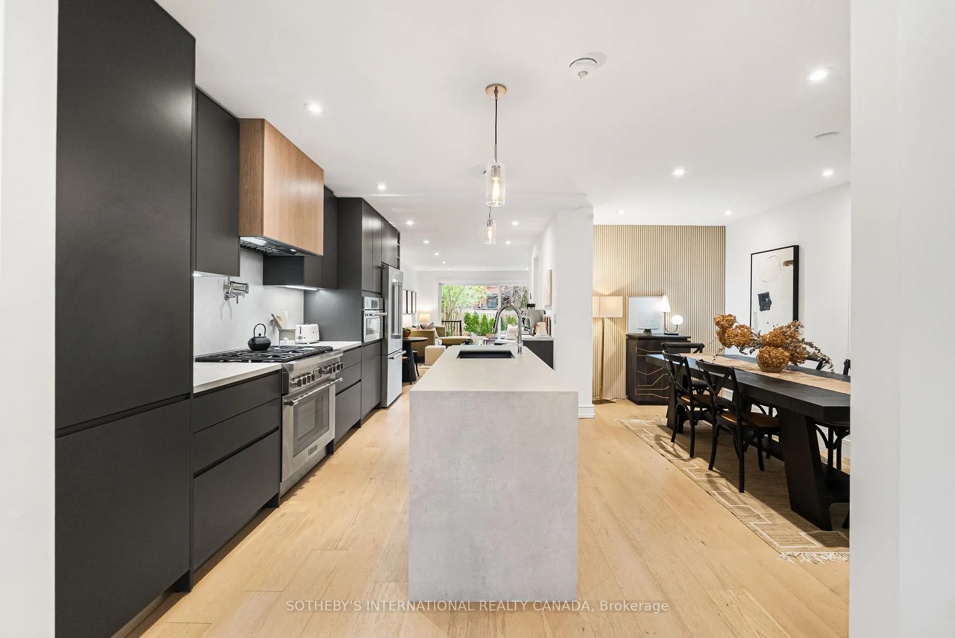 Photo 5 of 138 Airdrie Road, Toronto, Leaside — HOMEH