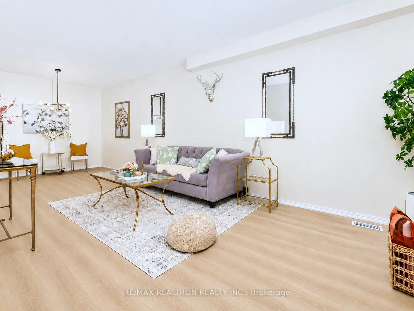 Photo 5 of 11 Zermatt Way, Markham, Unionville — HOMEH