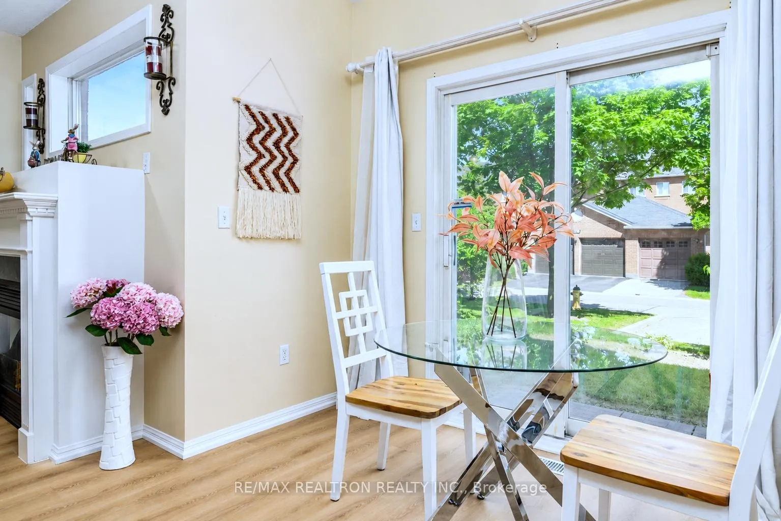 Photo 7 of 11 Zermatt Way, Markham, Unionville — HOMEH