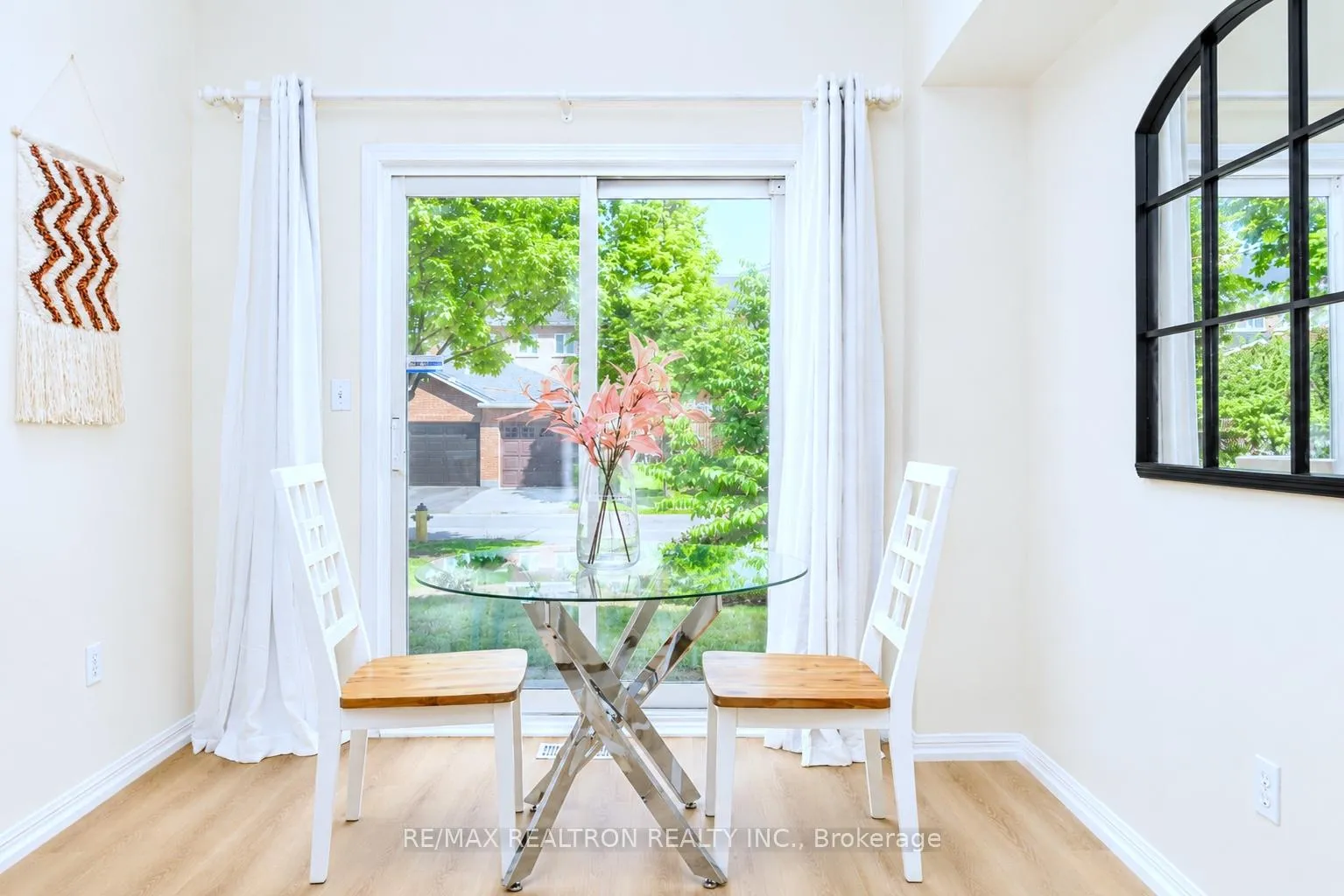 Photo 8 of 11 Zermatt Way, Markham, Unionville — HOMEH