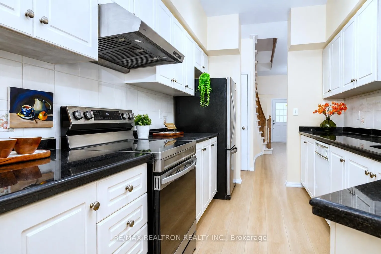 Photo 10 of 11 Zermatt Way, Markham, Unionville — HOMEH