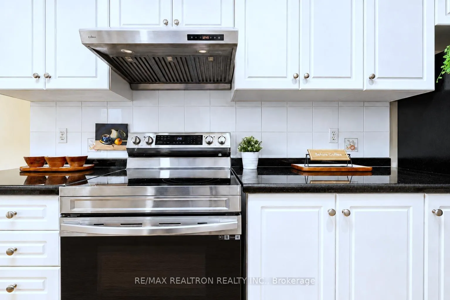 Photo 11 of 11 Zermatt Way, Markham, Unionville — HOMEH