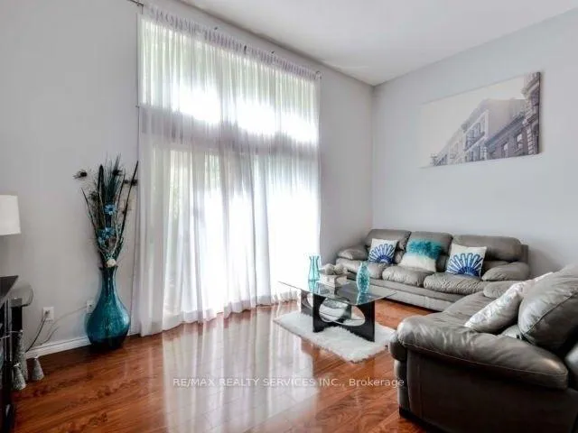 Photo 4 of 11 Mccallum Court, Brampton, Madoc — HOMEH