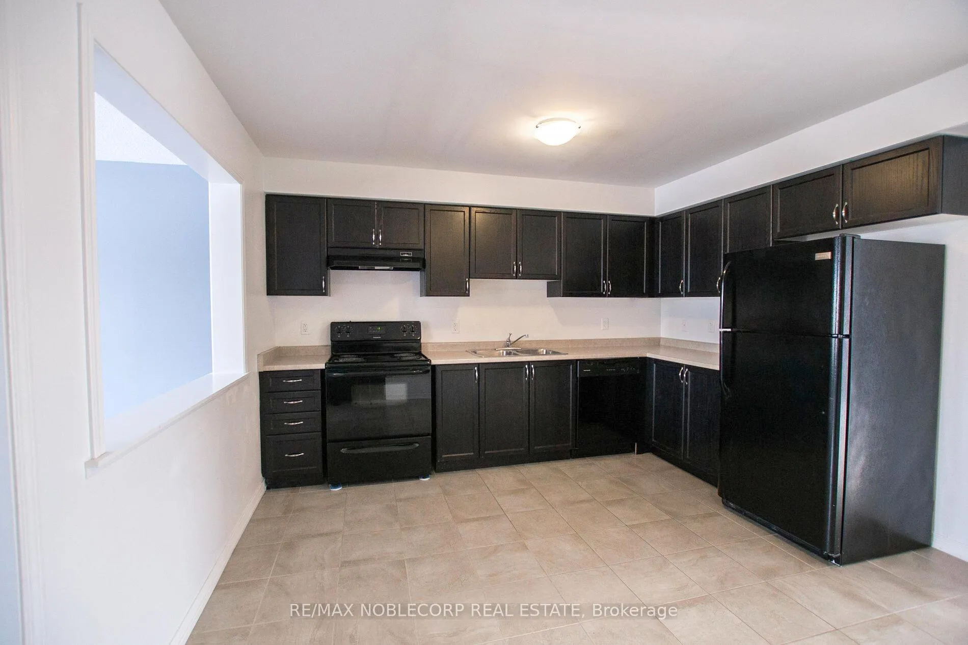 Photo 3 of 1287 Coleman Crescent, Innisfil, Alcona — HOMEH