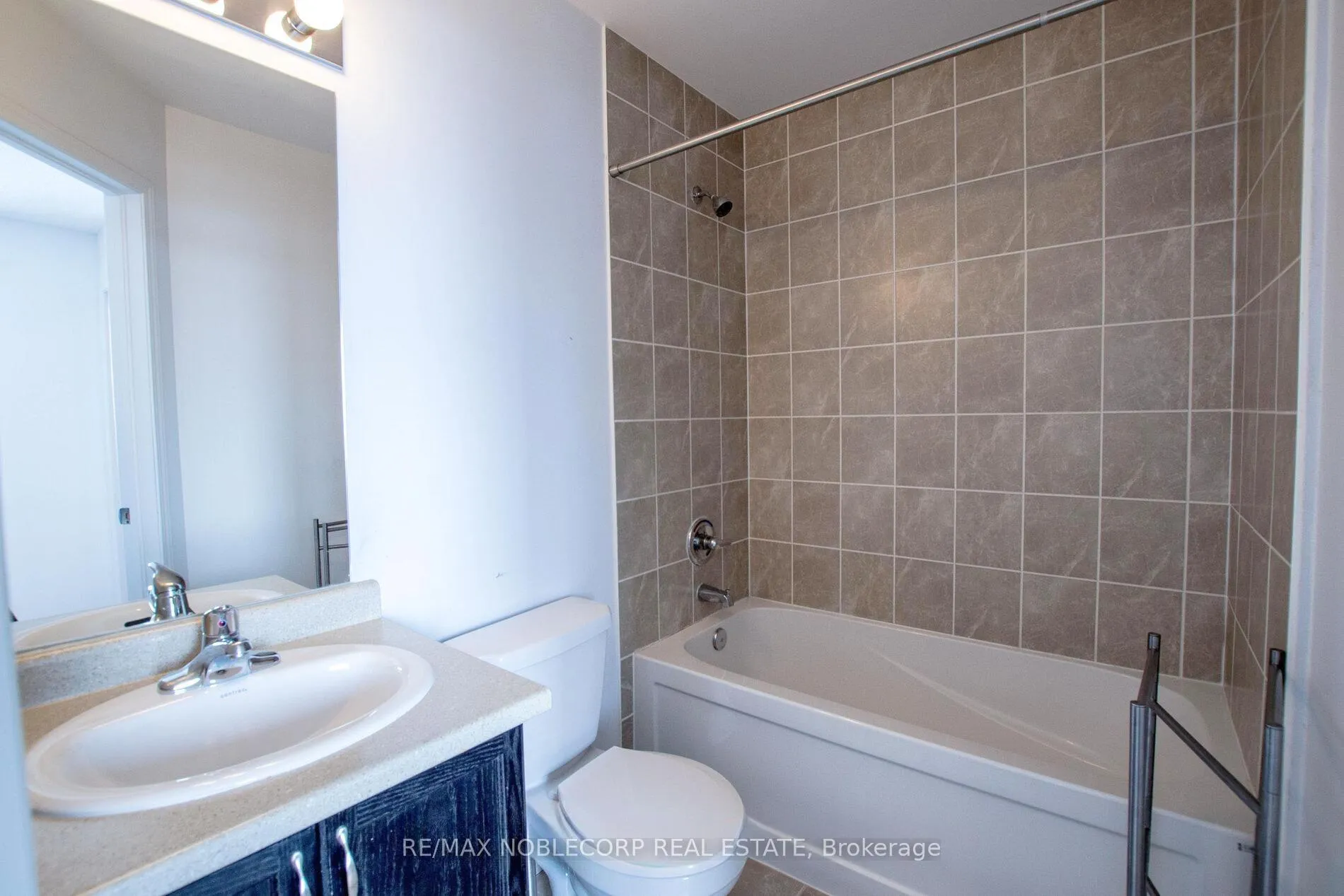 Photo 18 of 1287 Coleman Crescent, Innisfil, Alcona — HOMEH