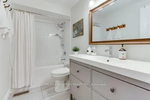 Photo 36 of 64 Durie Lane, Markham, Aileen-Willowbrook — HOMEH