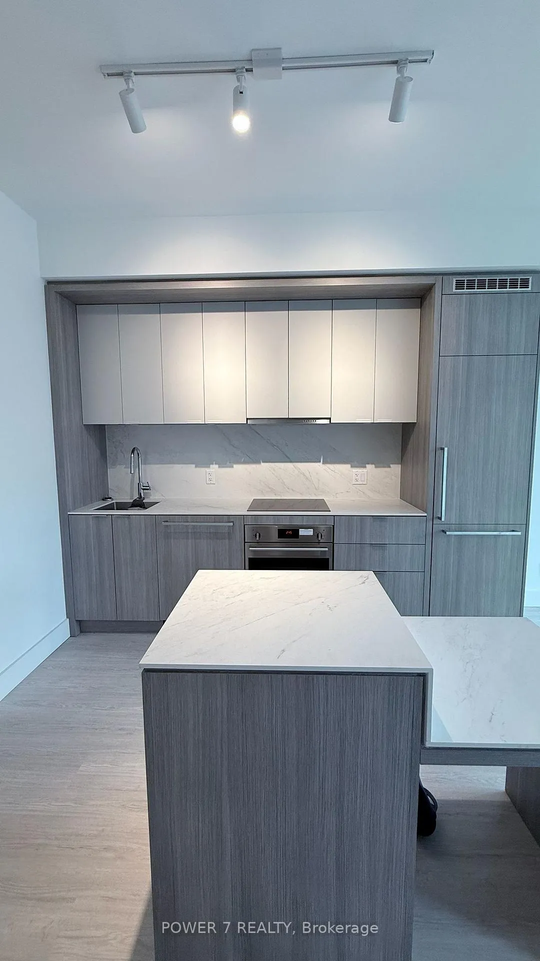 Photo 7 of Unit 222, 6 Greenbriar Road, North York, Bayview Village — HOMEH