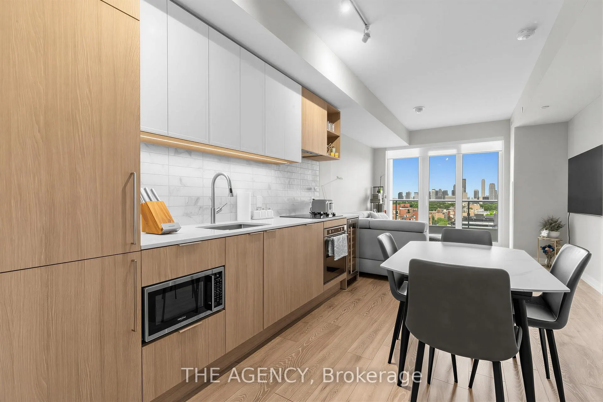 Front of Unit 1817, 2020 Bathurst Street