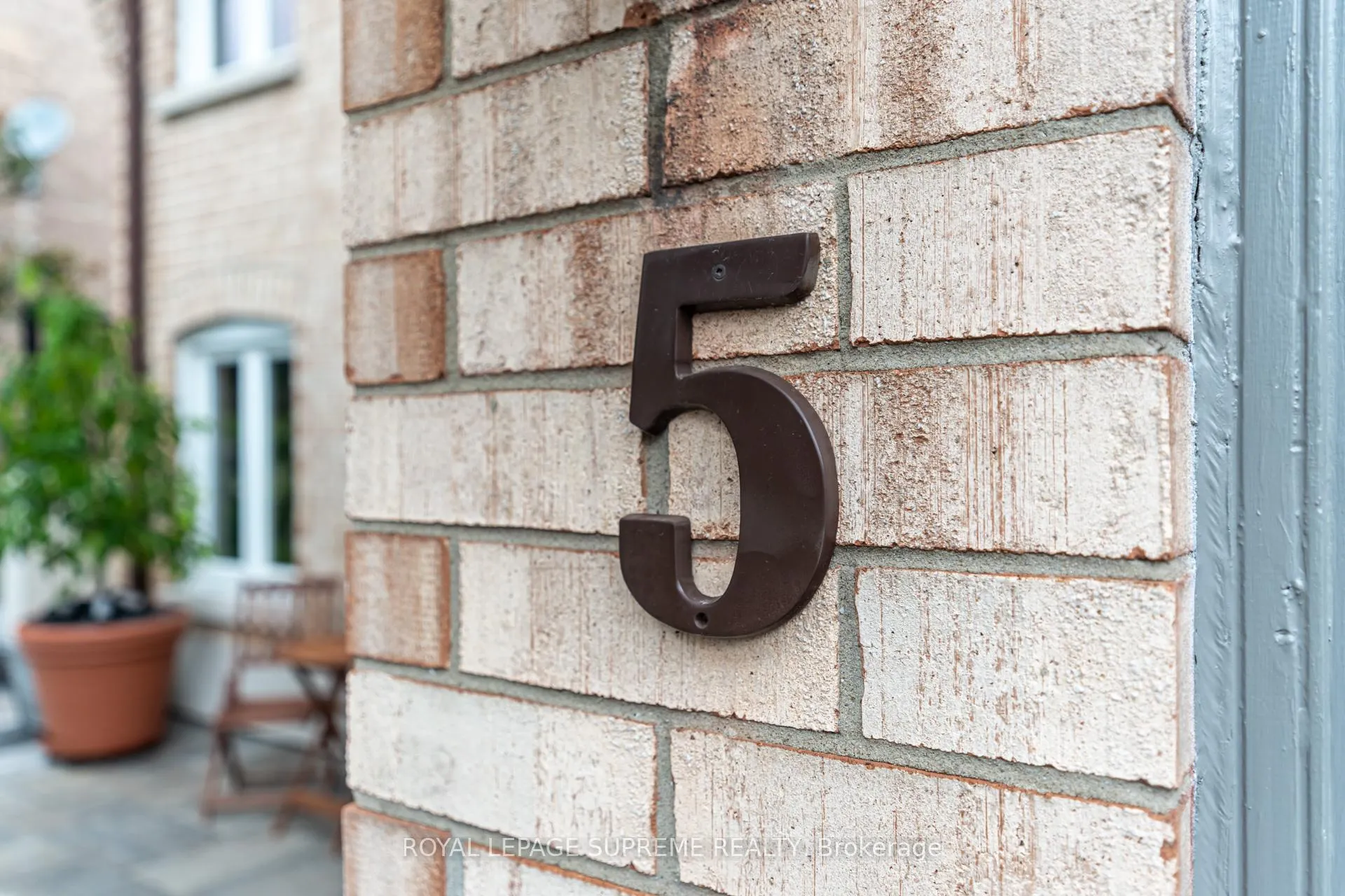 Front of Unit Unit 2, 5 Hacienda Court