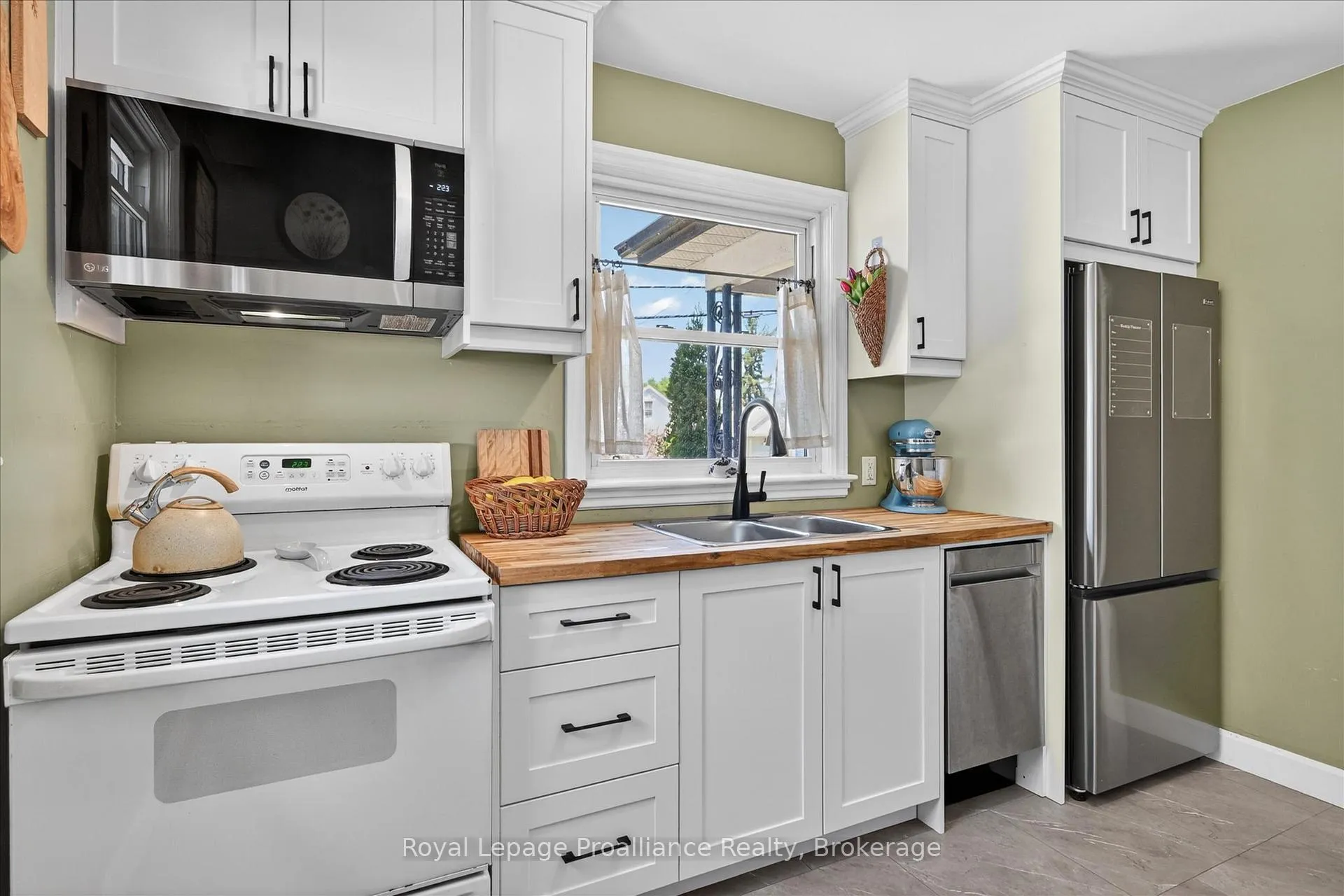 Photo 11 of 862 South Street, Douro-Dummer — HOMEH