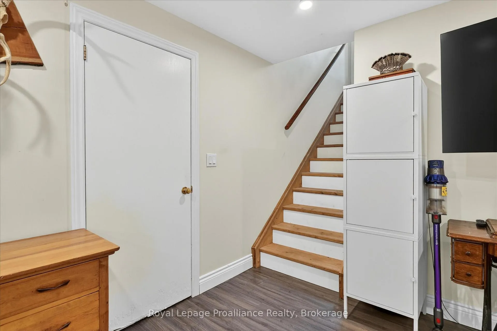 Photo 17 of 862 South Street, Douro-Dummer — HOMEH