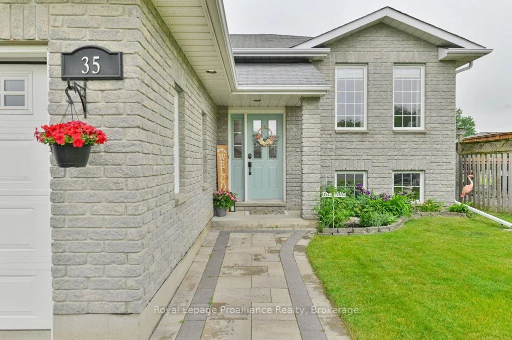 Photo 4 of 35 Ridgeview Lane, Quinte West, Sidney Ward — HOMEH