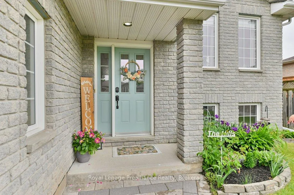 Photo 5 of 35 Ridgeview Lane, Quinte West, Sidney Ward — HOMEH
